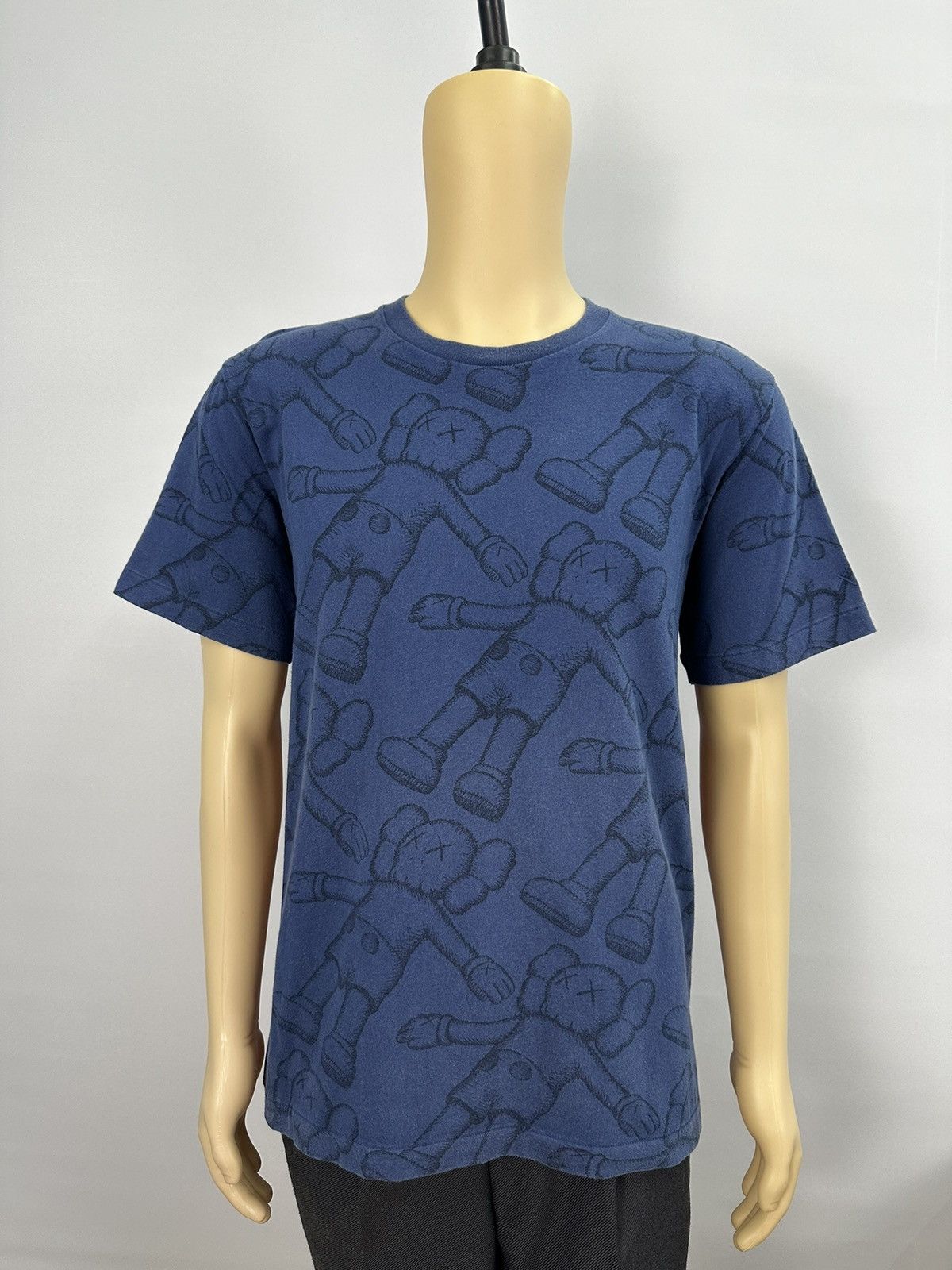 Kaws Uniqlo x Kaws Fullprint Tshirt A600 Size US XL / EU 56 / 4 - 1 Thumbnail