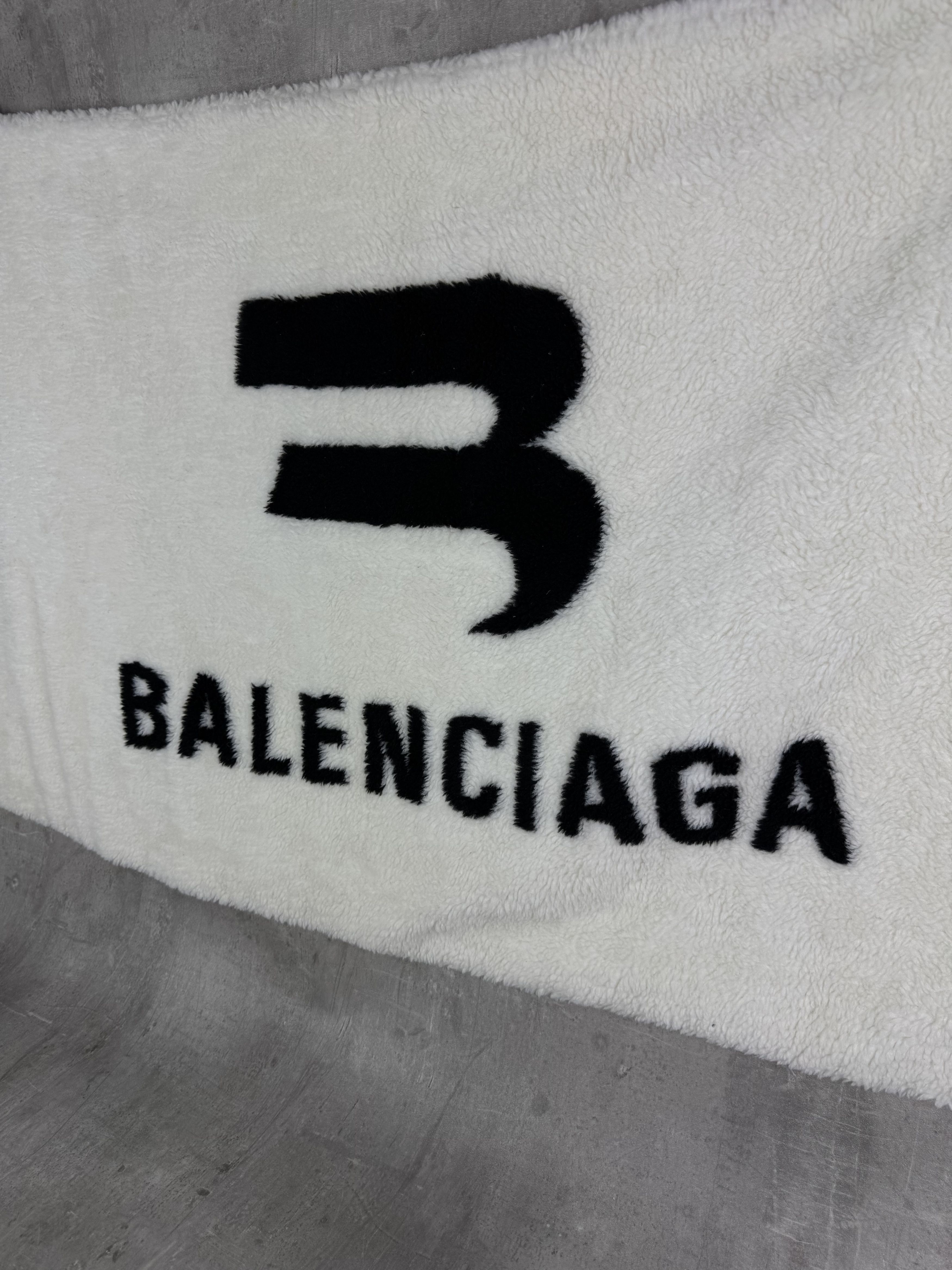 Balenciaga BALENCIAGA 3B Logo Soft Padded Blanket Size ONE SIZE - 3 Thumbnail