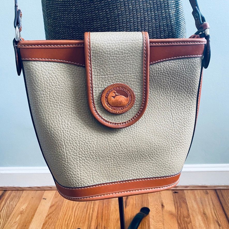 Dooney & Bourke Vintage Dooney and Bourke beige leather bucket crossbody Size ONE SIZE - 2 Thumbnail