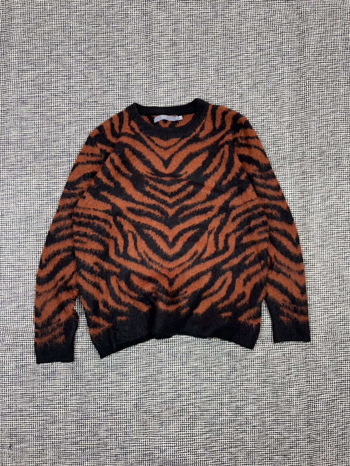 Japanese Brand ➕ y2k style tiger fuzzy boxy sweater harajuku Japanese vibes Size US M / EU 48-50 / 2 - 1 Thumbnail