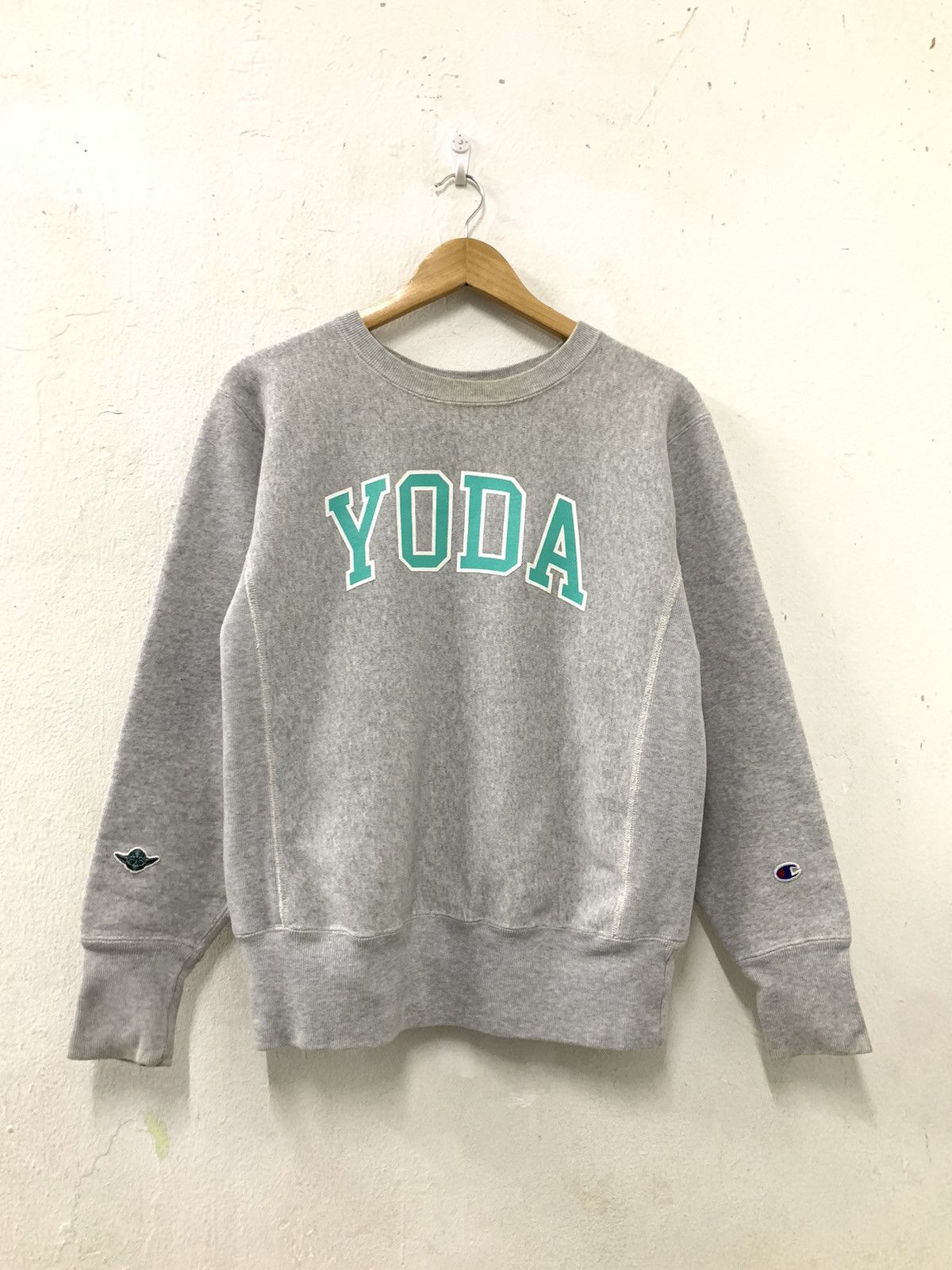 Champion Champion Reverse Weave Yoda Sweatshirt Size M / US 6-8 / IT 42-44 - 1 Thumbnail