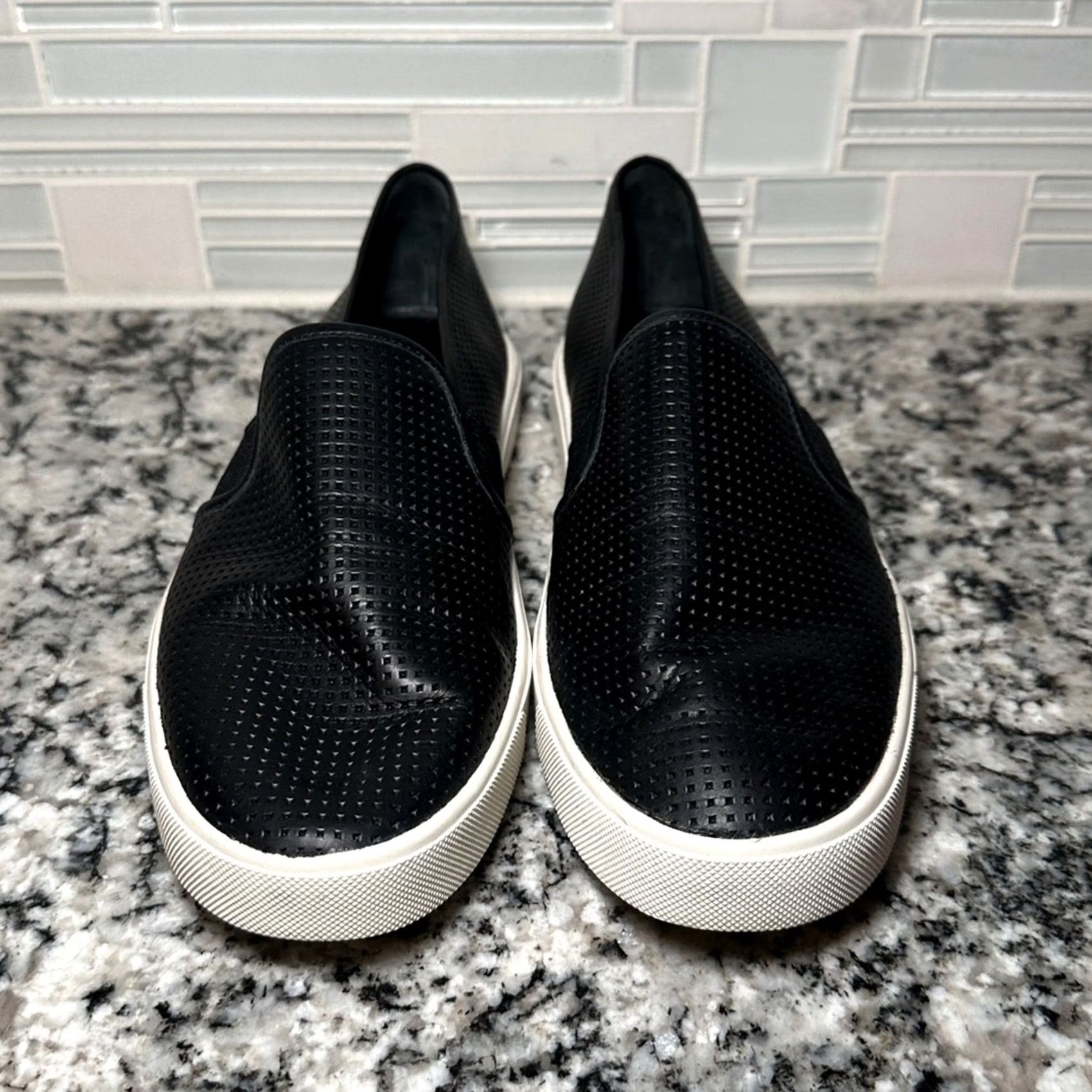 Vince Vince Slip On Sneakers 7 Women Black Mens? No - Women US 7 Slip On Shoes Vince Black 7 Women Size US 7 / IT 37 - 3 Thumbnail