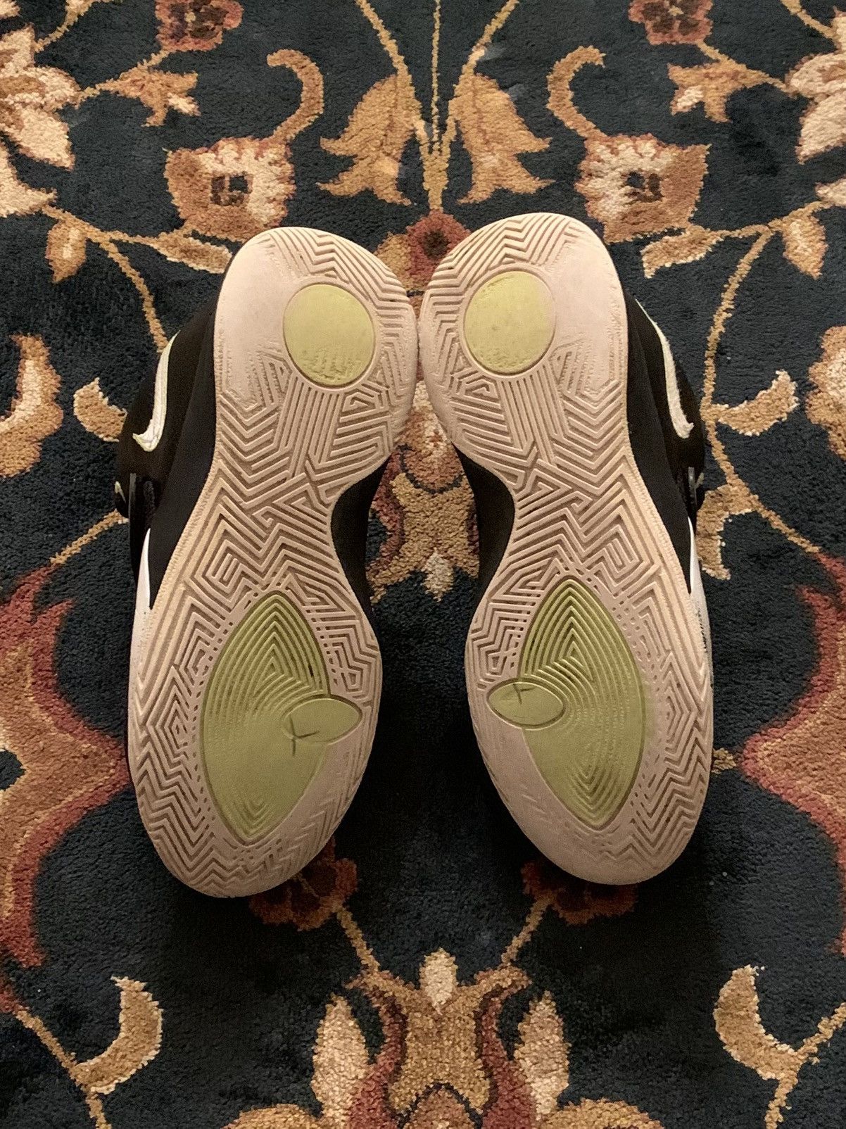 Nike Vintage Y2K Nike Kyrie Flytrap 3 Black Volt Grade School Size US 5.5 / IT 35.5 - 4 Thumbnail