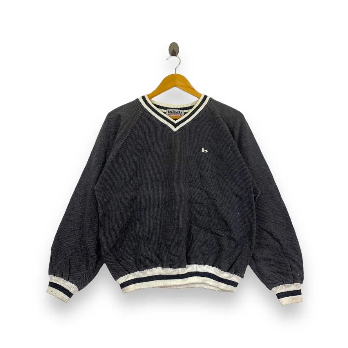 Vintage Vintage 90‘ BITCH SKATEBOARDS V Neck Sweatshirt Size US XL / EU 56 / 4 - 1 Thumbnail