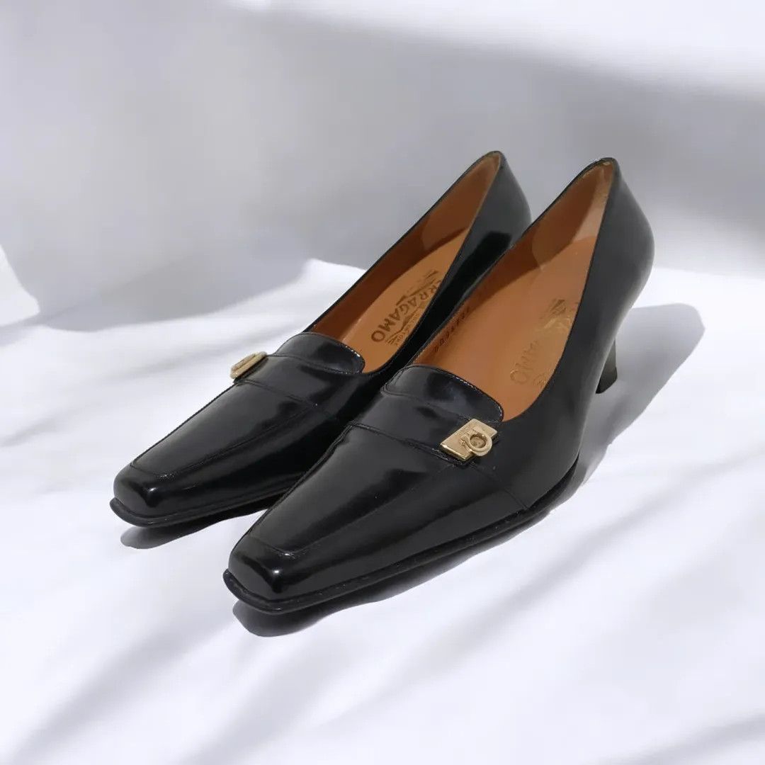 Salvatore Ferragamo Salvatore Ferragamo Gancini Pumps Black Leather Pointed Toe Size US 7 / IT 37 - 1 Thumbnail