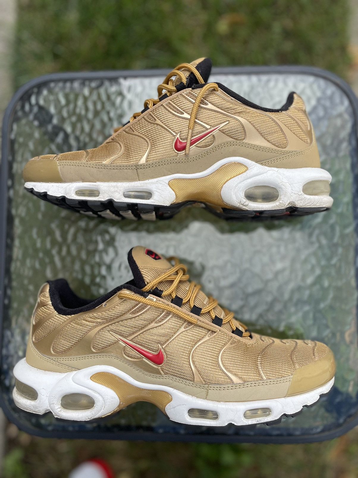 nike air max plus qs gold