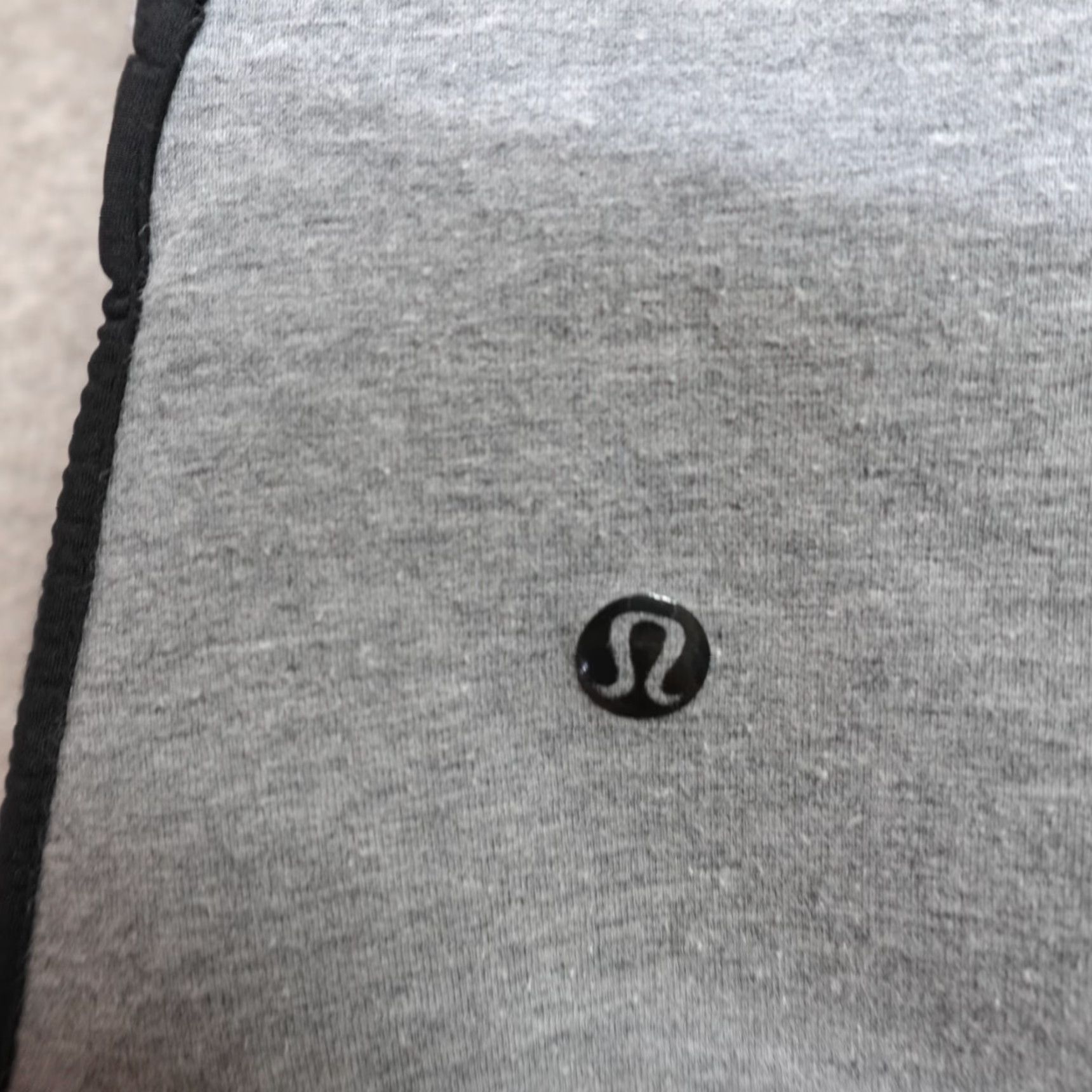 Lululemon Lululemon Vest Small Gray Hooded Reversible Insculpt Jacket Women's S Gray Reversible Activewear 2000s? Size S / US 4 / IT 40 - 5 Thumbnail