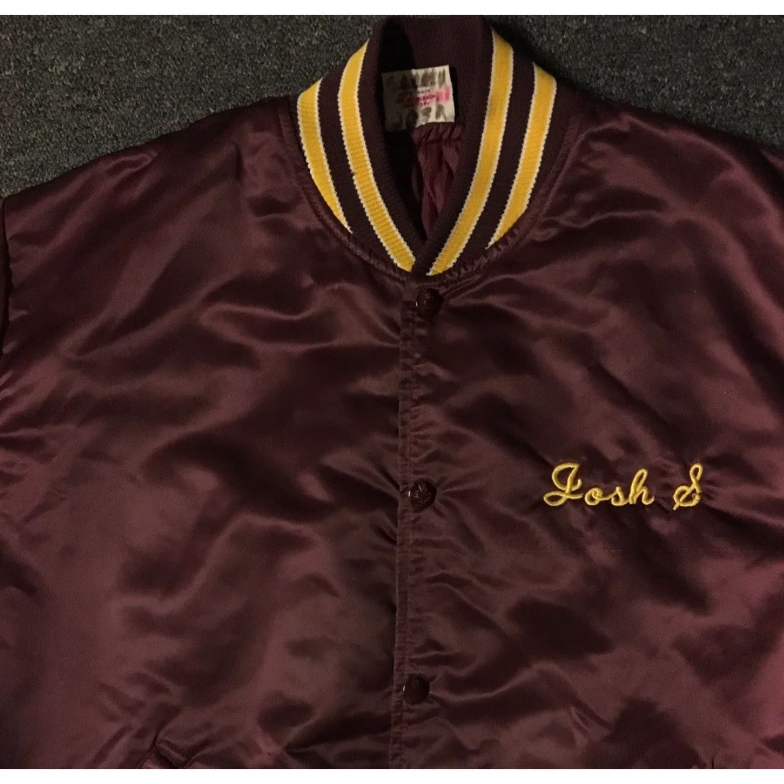 Vintage VINTAGE Stewartville Football Satin Jacket L USA School Track PE Varsity Grunge 80s Red Mens Size US L / EU 52-54 / 3 - 5 Thumbnail