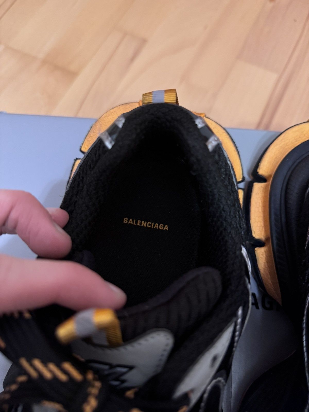 Balenciaga Balenciaga 3XL Black Orange Size US 11 / EU 44 - 13 Thumbnail