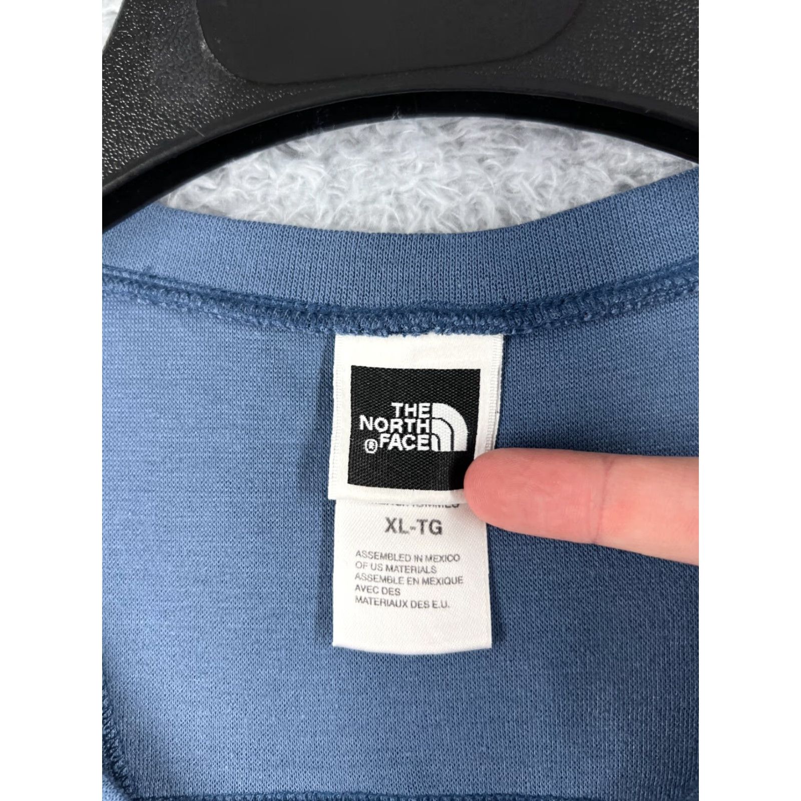 The North Face The North Face Shirt Men XL Blue Short Sleeve V-Neck Vaporwick Polyester Logo All Seasons Breathable Mens Size US XL / EU 56 / 4 - 7 Thumbnail