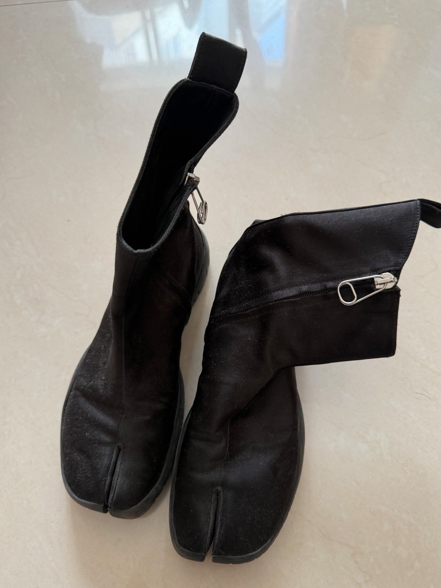 Maison Margiela Maison Margiela Tabi Split-Toe Boots Size US 5 / IT 35 - 1 Thumbnail