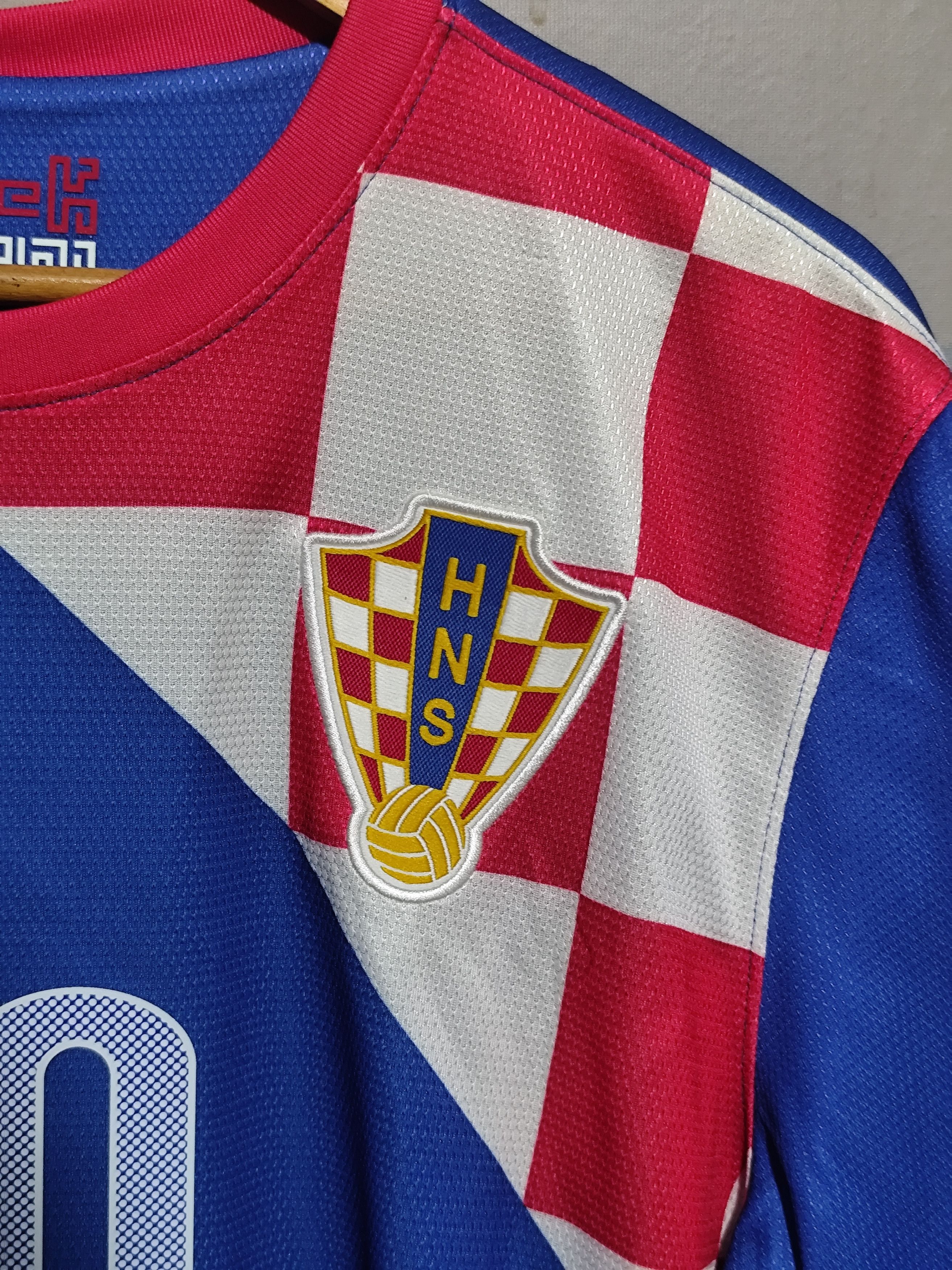 Nike Nike x Croatia 2012 Modric #10 Away Jersey Size US S / EU 44-46 / 1 - 21 Thumbnail