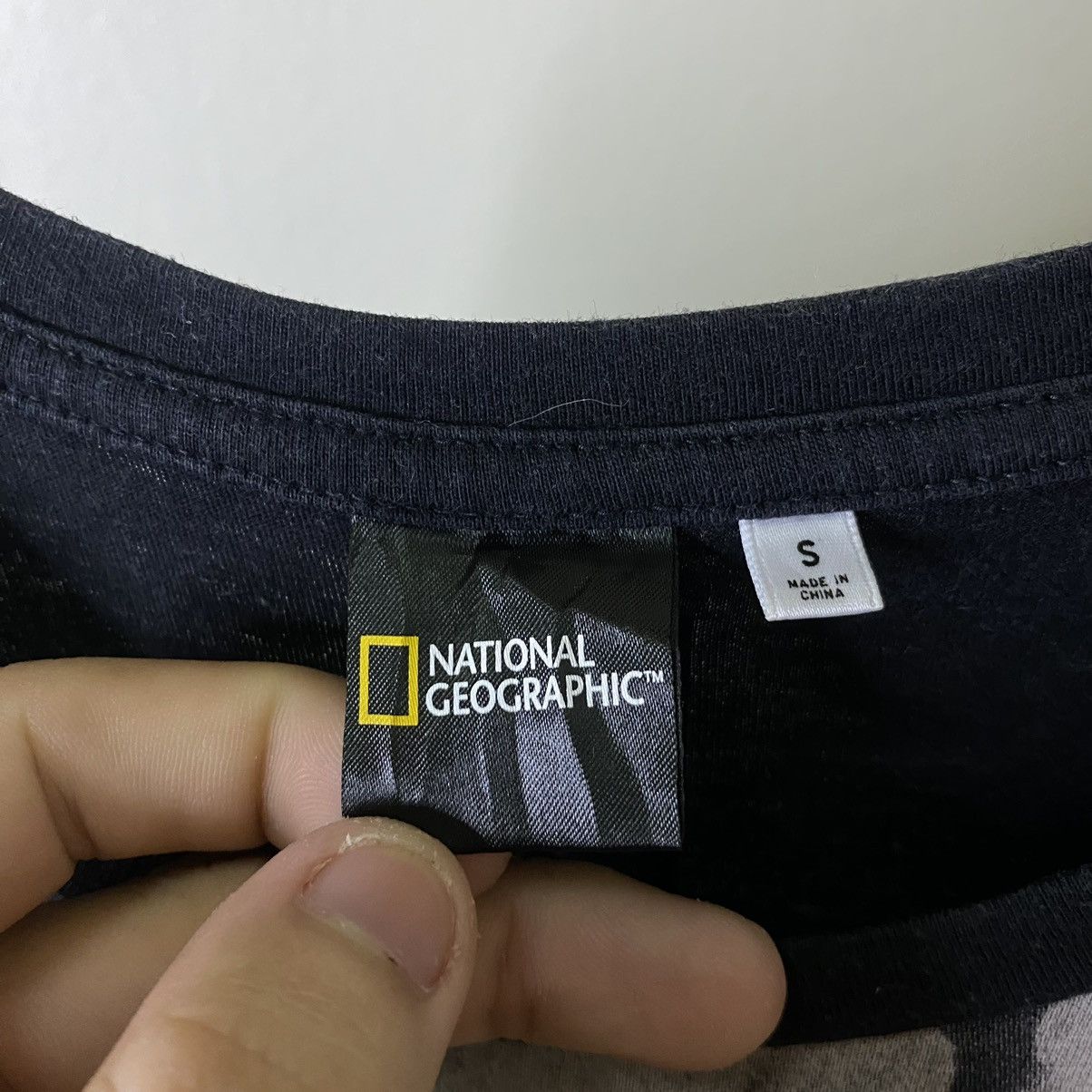 Japanese Brand Vintage Y2K National Geographic x Uniqlo Tee Size US S / EU 44-46 / 1 - 3 Thumbnail