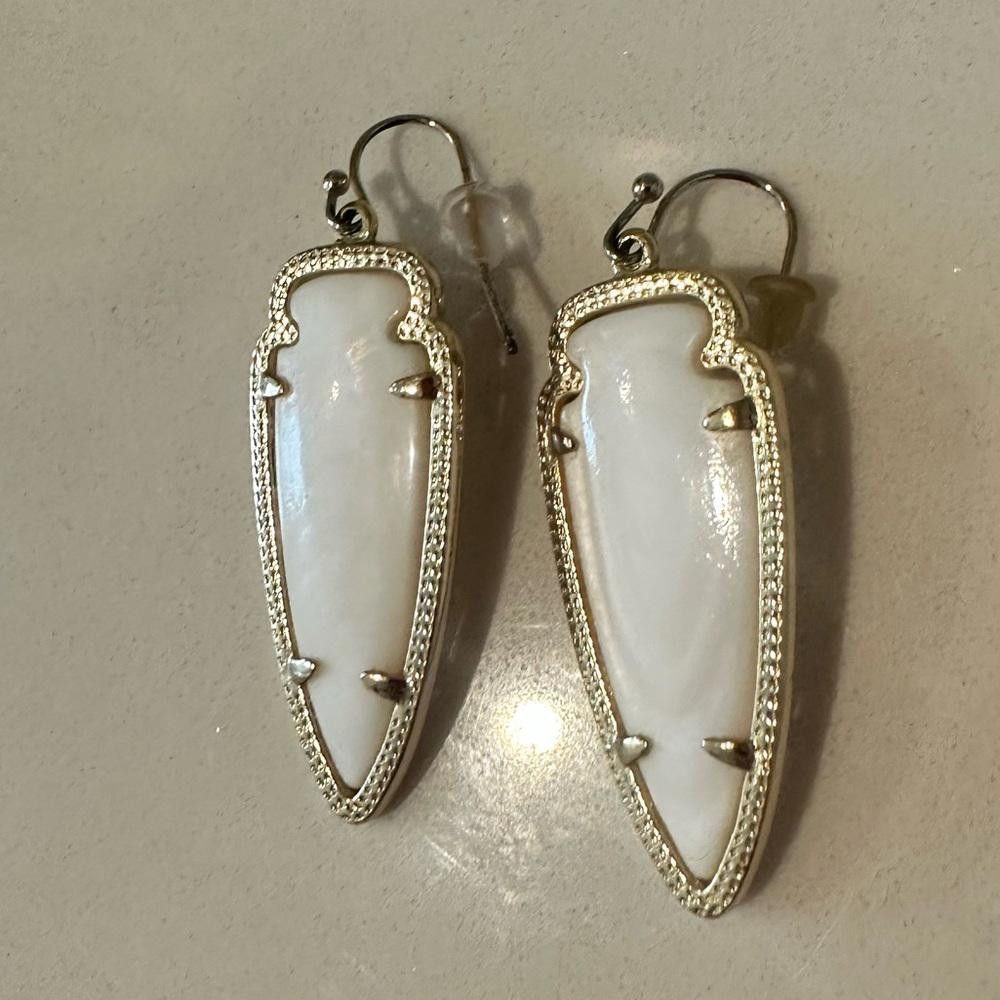 Designer Kendra Scott Skylar White Mother of Pearl Gold Earrings Size ONE SIZE - 5 Thumbnail