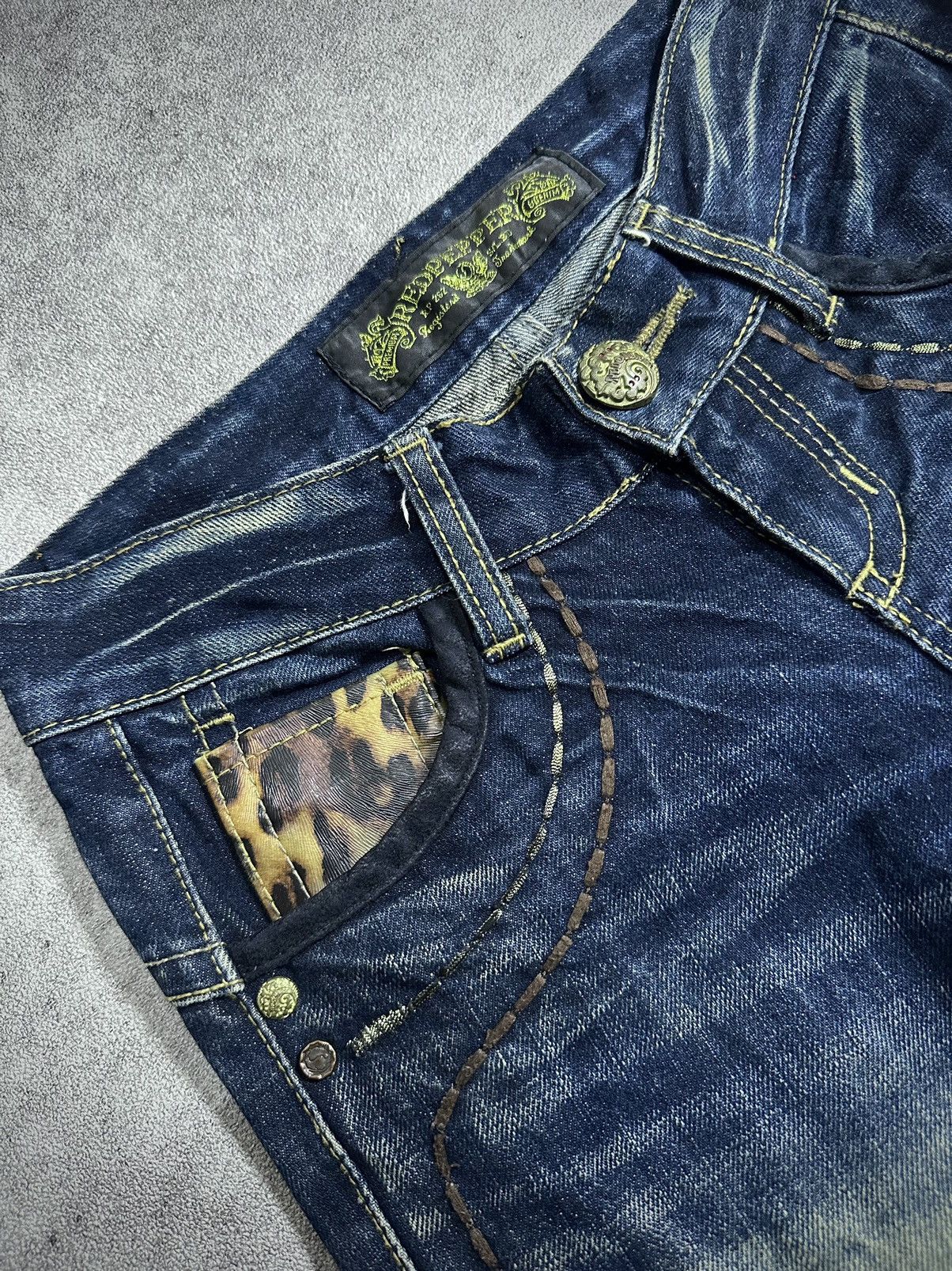 Japanese Brand Japanes Red Pepper Embroidery Tiger Studs Skull Flared Jeans Size US 28 / EU 44 - 5 Thumbnail