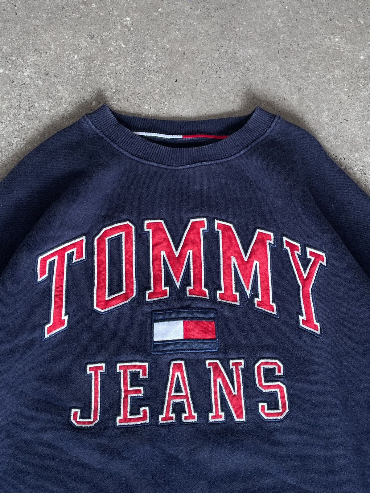 Tommy Hilfiger Vintage Tommy Hilfiger Box Logo Sweatshirt Size US XS / EU 42 / 0 - 2 Thumbnail