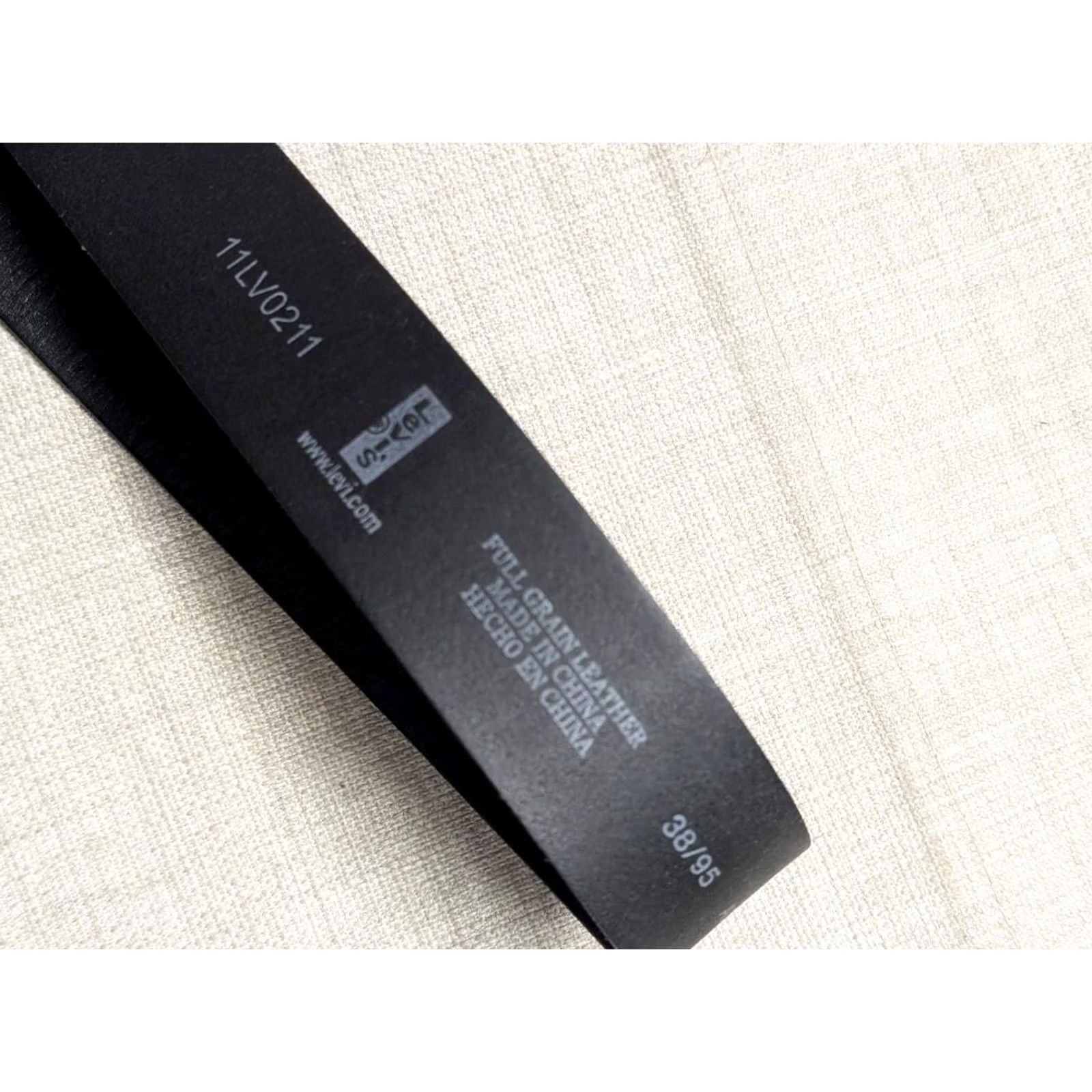 Levi's VINTAGE LEVI'S belt Men 38 Black Leather Cowhide Full Grain 1-1/2" width 44" length 37-41 holes Size 38 - 4 Thumbnail