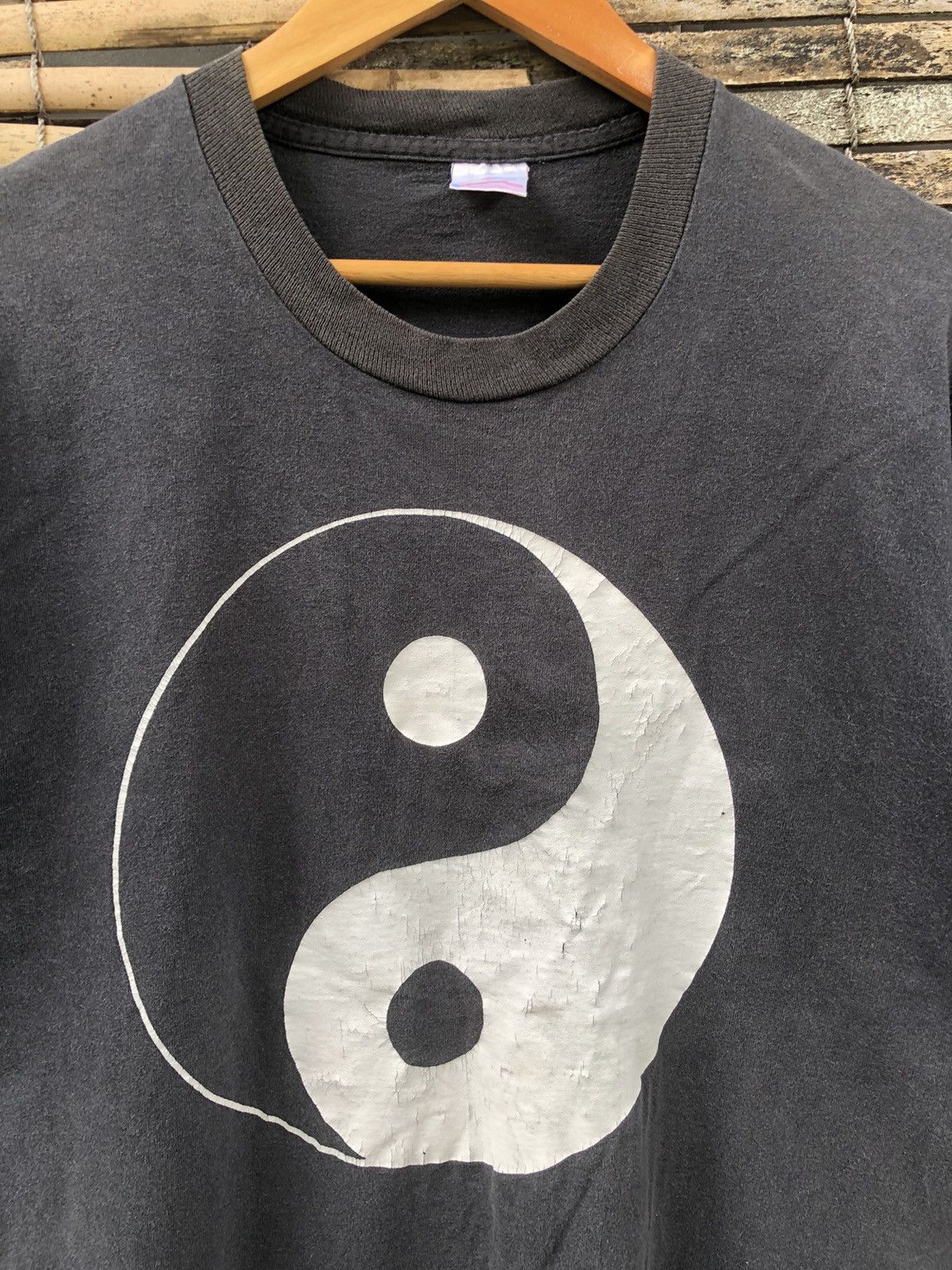 Vintage 💥Vintage💥Fashion Victim Ying And Yang Big Logo Faded Tee Size US L / EU 52-54 / 3 - 2 Thumbnail