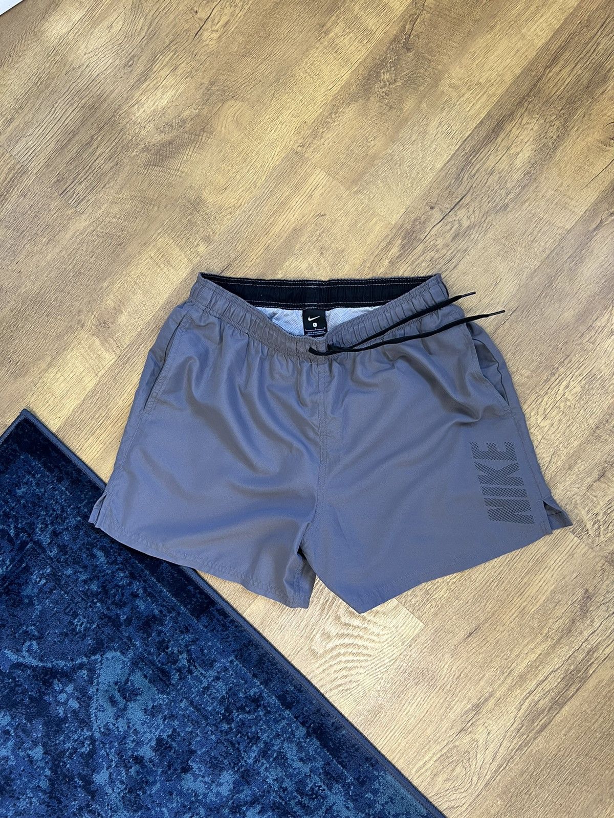 Nike Nike vintage style shorts Size US 33 - 2 Thumbnail