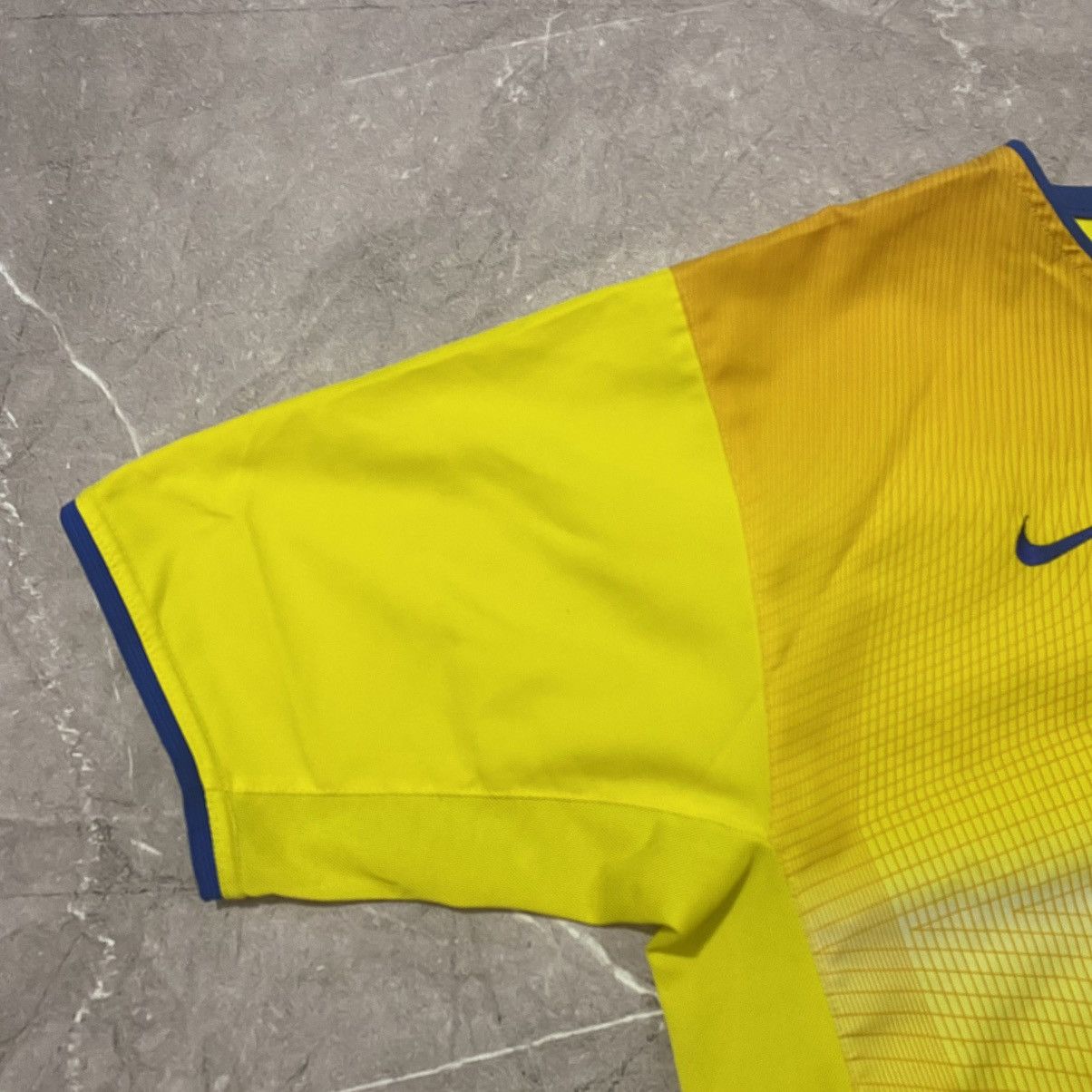 Vintage VINTAGE NIKE LEEDS TEE SOCCER JERSEY STRONGBOW 00s Size US S / EU 44-46 / 1 - 2 Thumbnail