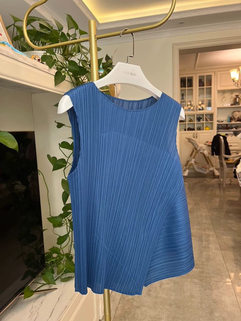 Issey Miyake Issey Miyake size:3 Smoggy blue pleated short-sleeved top Size XS / US 0-2 / IT 36-38 - 2 Thumbnail