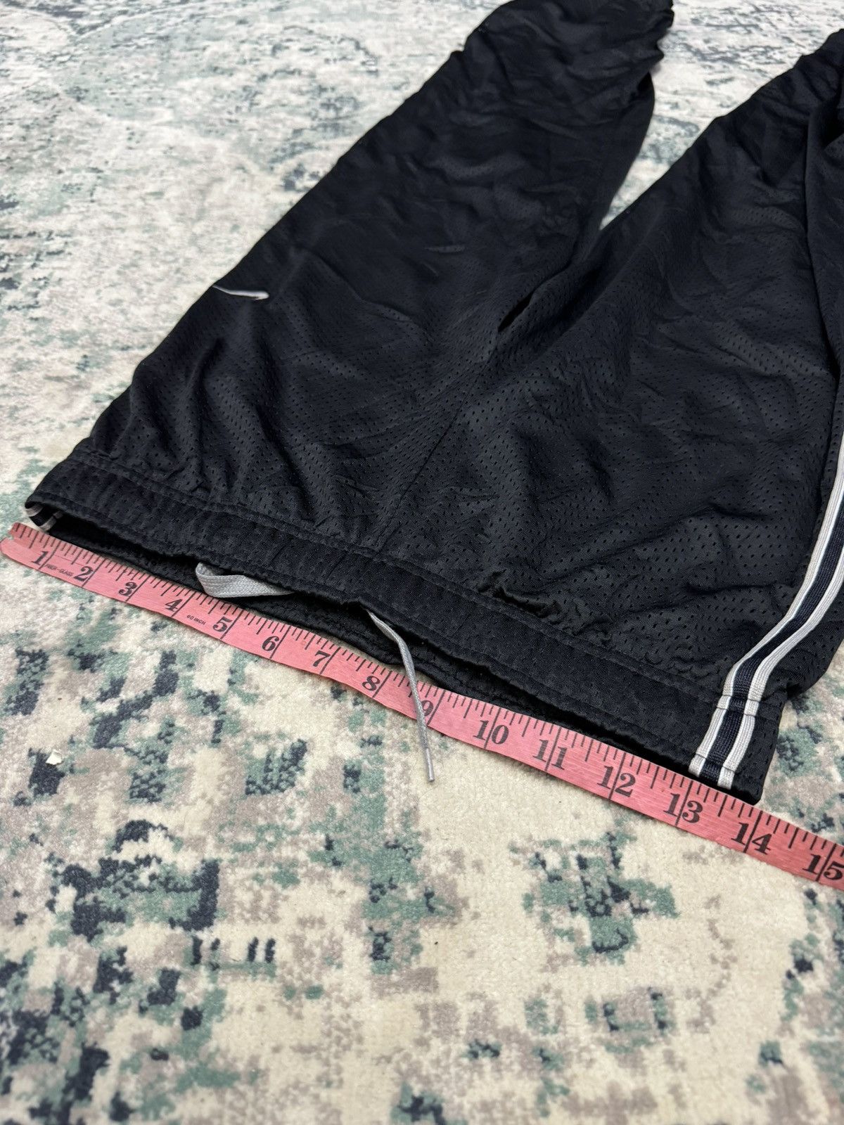 Nike NIKE DRI FIT PERFORATED EMBROIDERED LOGO TRACK PANTS Size US 32 / EU 48 - 3 Thumbnail