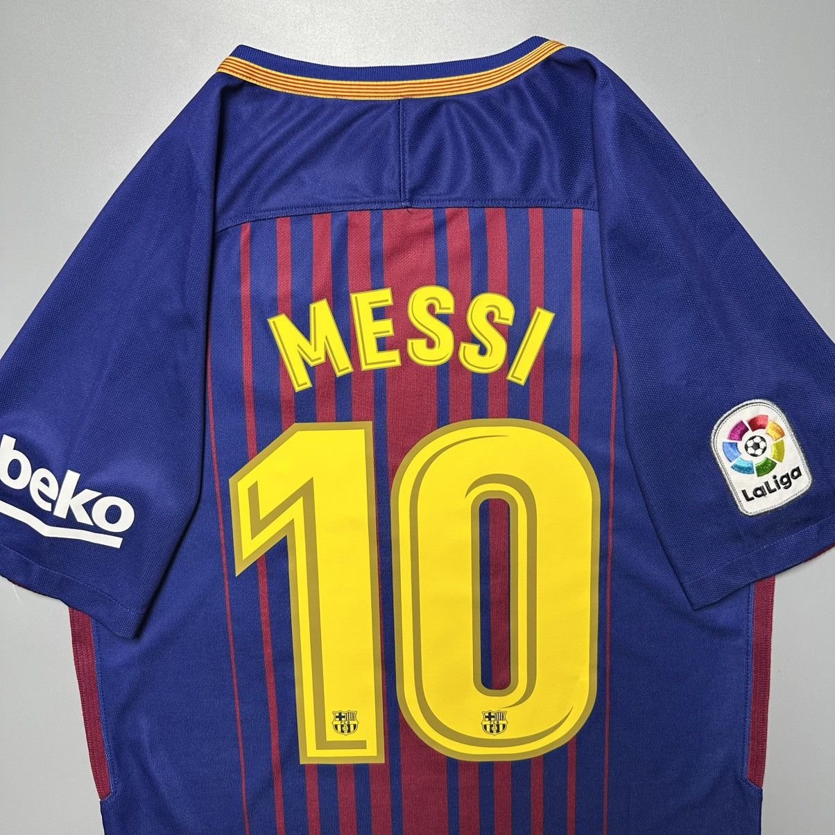 Nike BARCELONA NIKE 2017/2018 FOOTBALL HOME JERSEY #10 MESSI Size US S / EU 44-46 / 1 - 8 Thumbnail