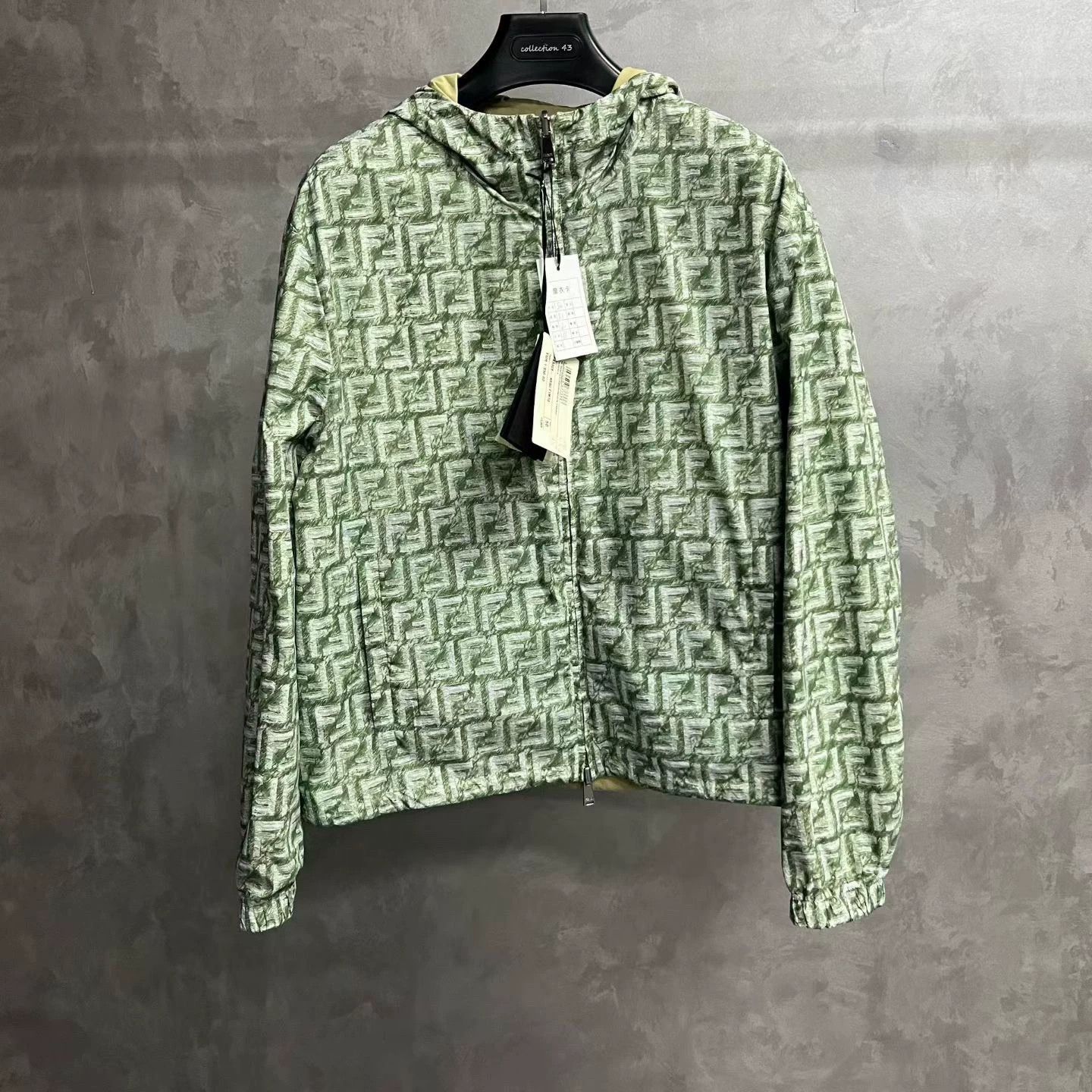 Fendi reversible green printed hooded jacket Size US L / EU 52-54 / 3 - 1 Thumbnail