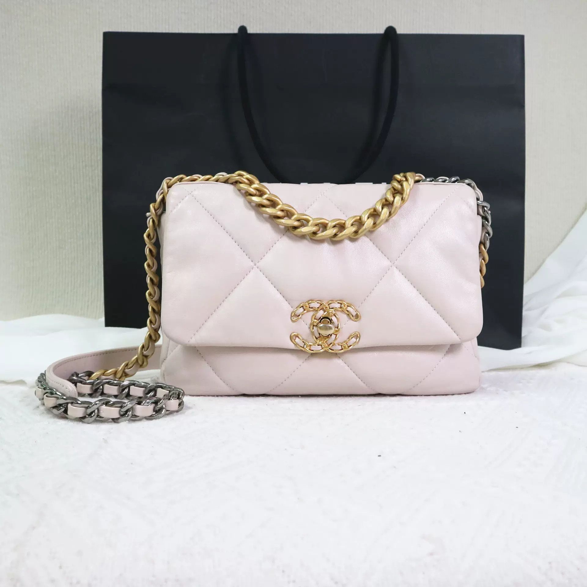 Chanel Pre-loved Bag Very good condition Size ONE SIZE - 1 Thumbnail