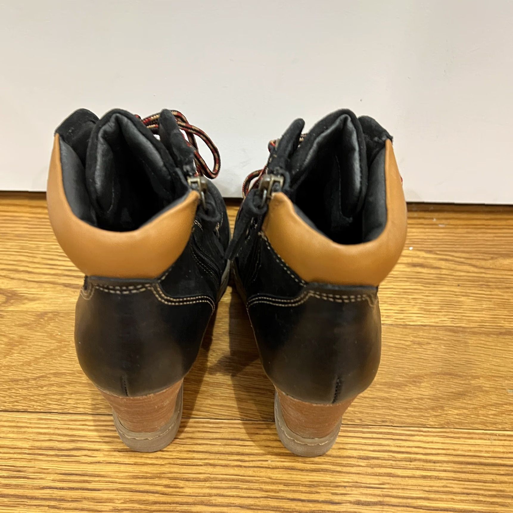 Vintage VINTAGE No Brand Womens Bootie Size 7.5M Black Leather Suede Wedge Casual Fall Winter Size US 7.5 / IT 37.5 - 6 Thumbnail