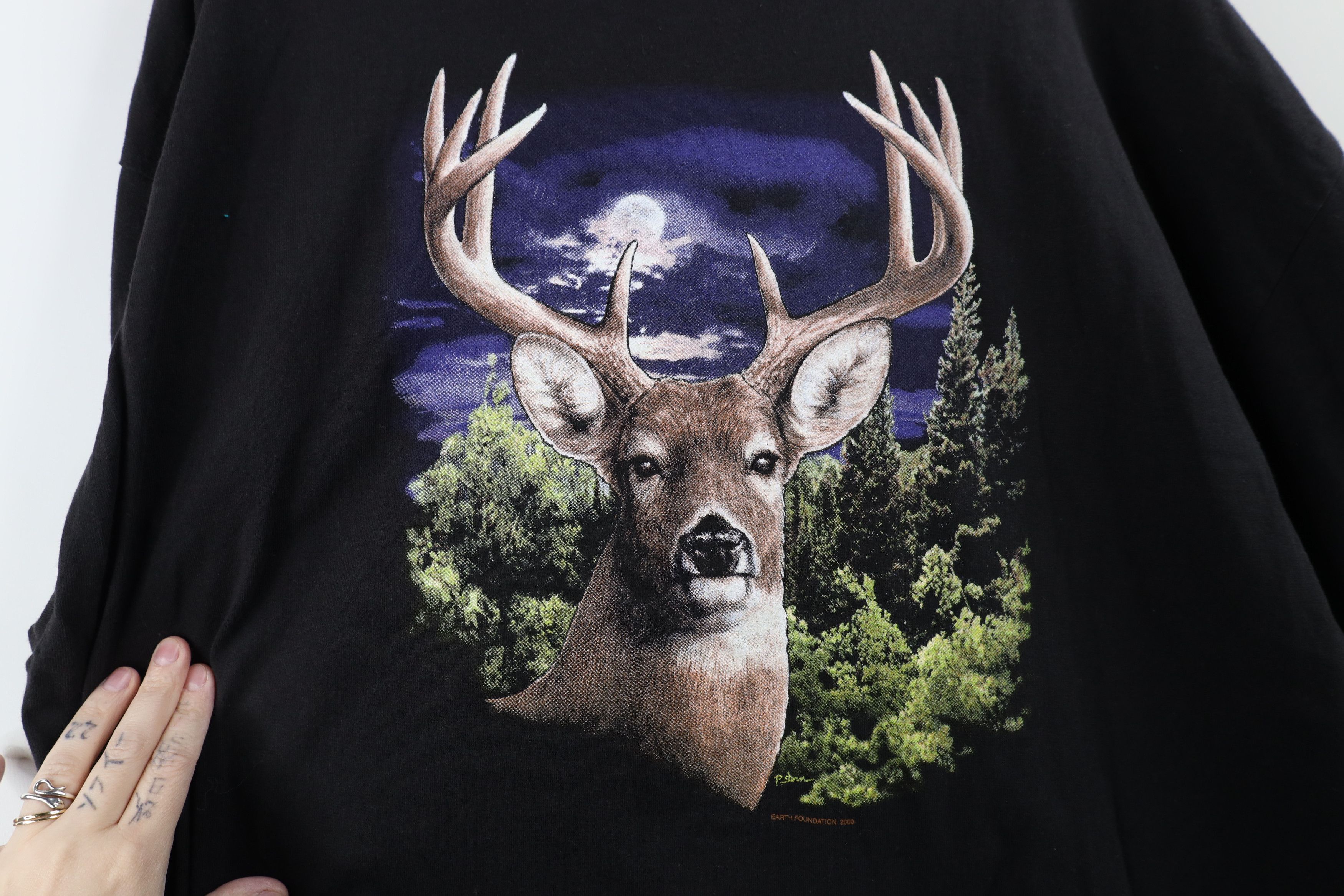 Vintage Vintage 90s Streetwear World Wildlife Deer Buck T-Shirt USA Size US XXL / EU 58 / 5 - 10 Thumbnail