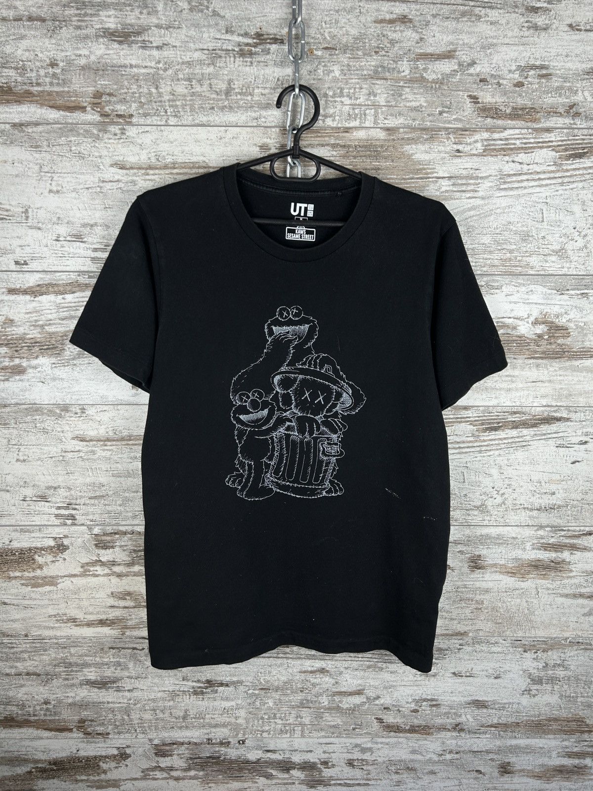 Japanese Brand × Kaws × Uniqlo Mens Vintage Uniqlo Kaws T-shirt tee art Japanese y2k rare Size US M / EU 48-50 / 2 - 1 Thumbnail