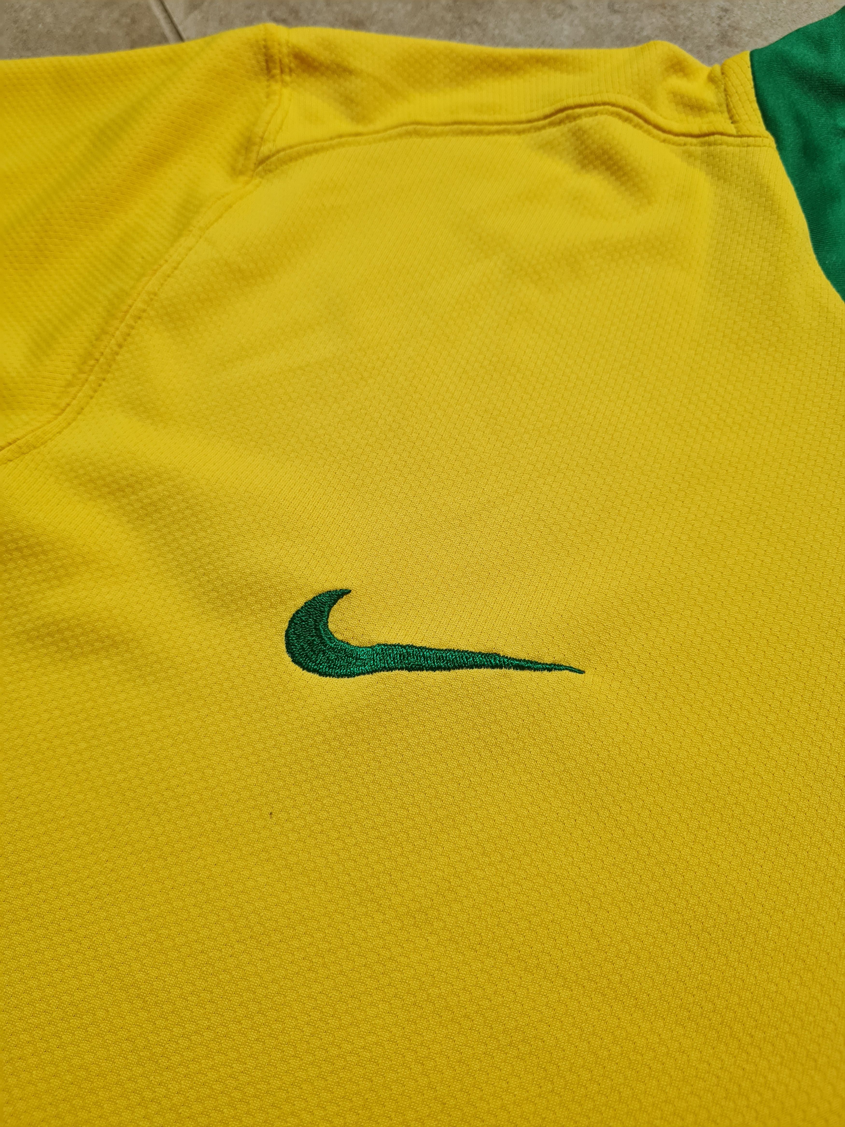 Nike Vintage Football Nike Brazil 2006 World Cup Soccer shirt Size US L / EU 52-54 / 3 - 15 Thumbnail
