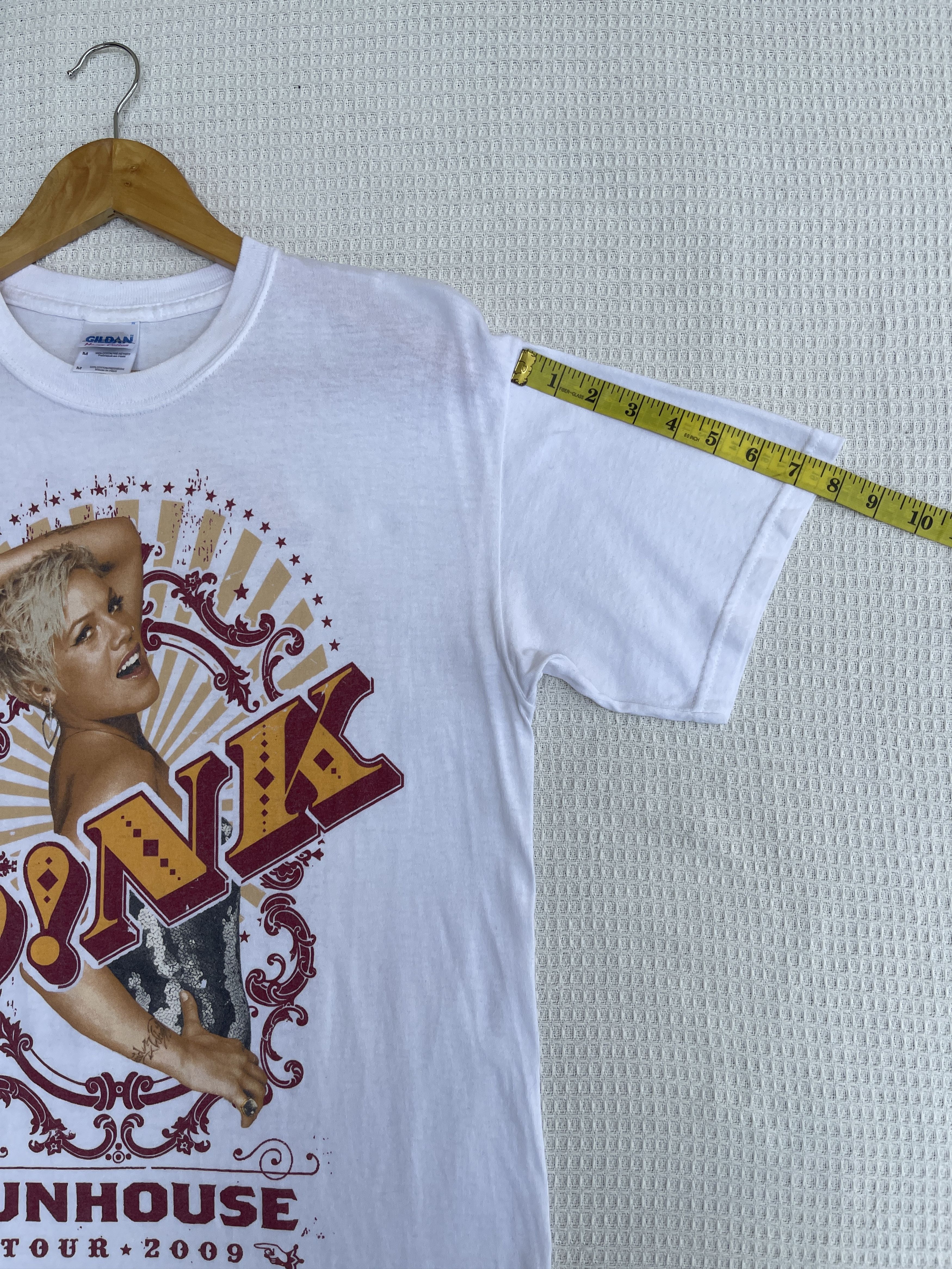 Band Tees × Vintage Last Drop🔥Rare🔥Vintage 00s Pink Funhouse World Tour 2009 Size US M / EU 48-50 / 2 - 8 Thumbnail