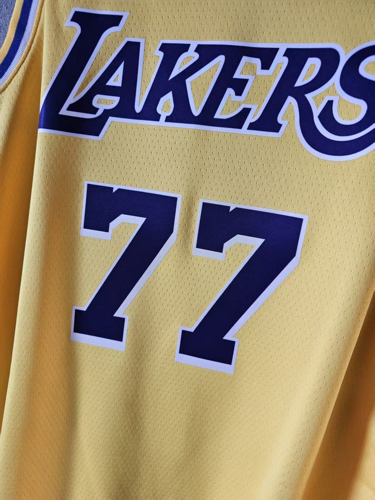 NBA Lakers 77 Luka Dončić Jersey Size US L / EU 52-54 / 3 - 4 Thumbnail