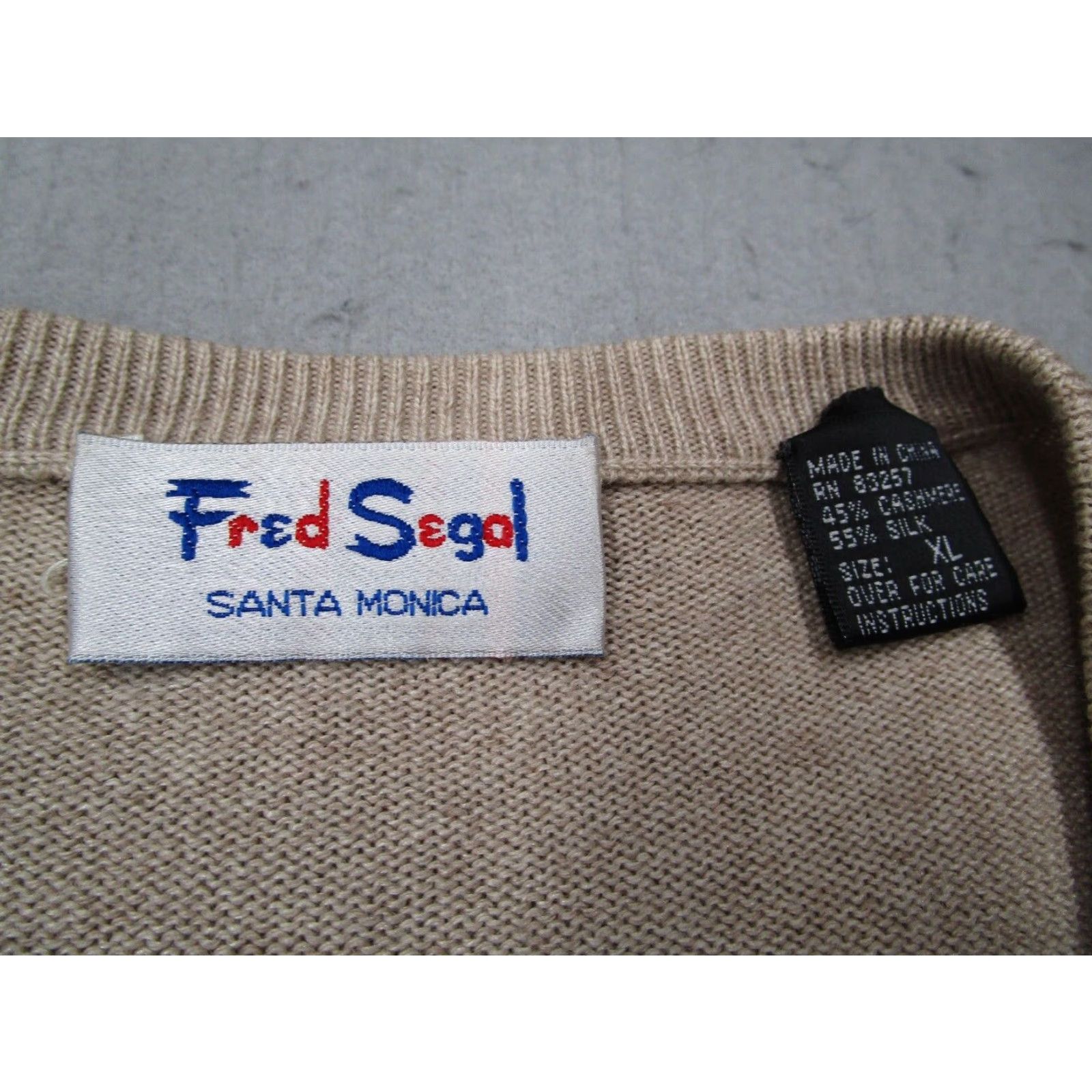 Fred Segal Fred Segal Mens Beige Cashmere Silk Pullover Sweater Extra Large V Neck Long Sleeve Size US XL / EU 56 / 4 - 2 Thumbnail