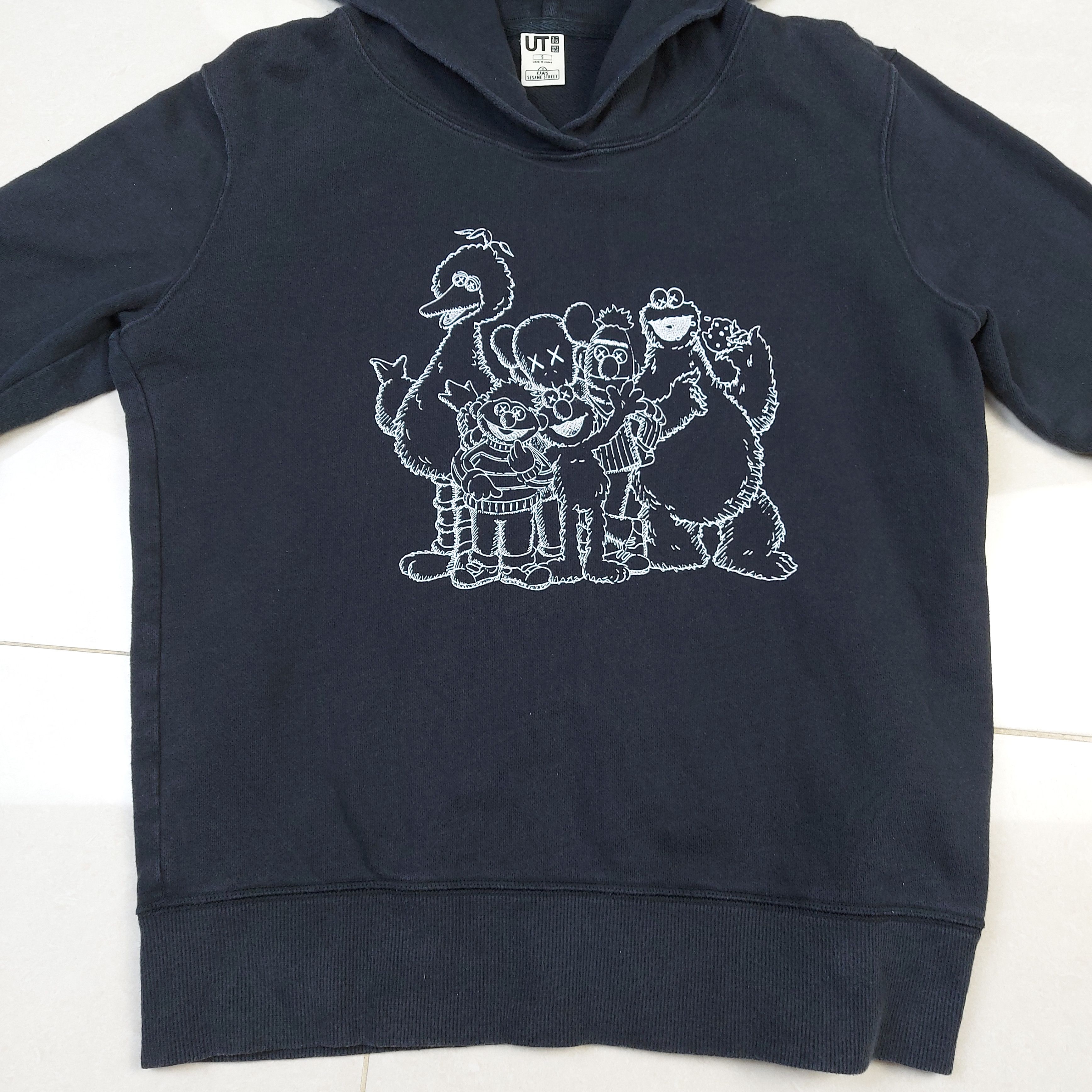 Kaws × Uniqlo Kaws x Uniqlo x Sesame Street XX Embroidery Black Hoodie Size S / US 4 / IT 40 - 6 Thumbnail