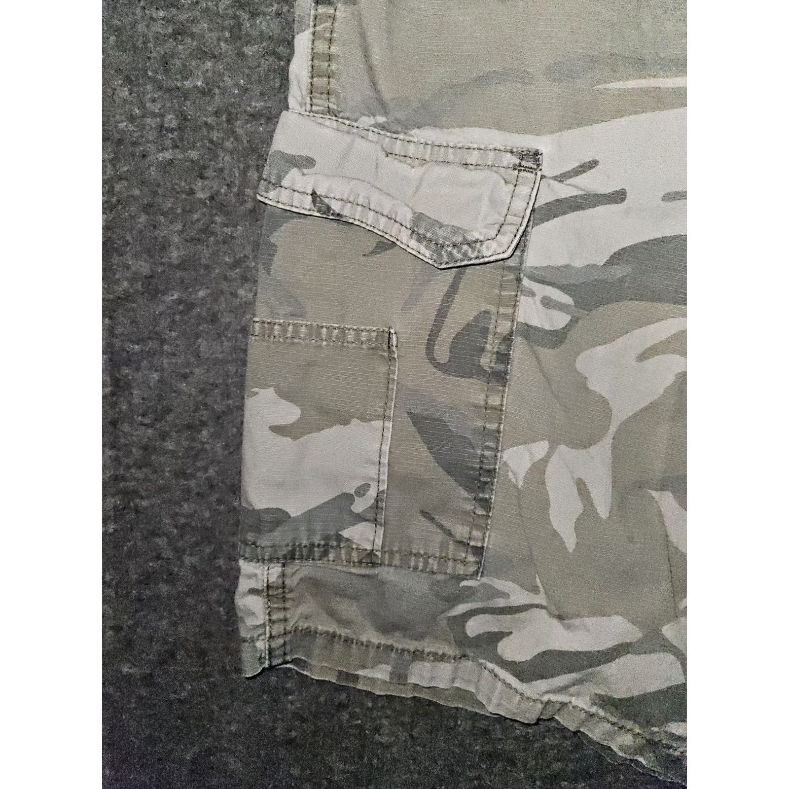 Wrangler VINTAGE Wrangler Camouflage Cargo Shorts? Size US 40 / EU 56 - 6 Thumbnail