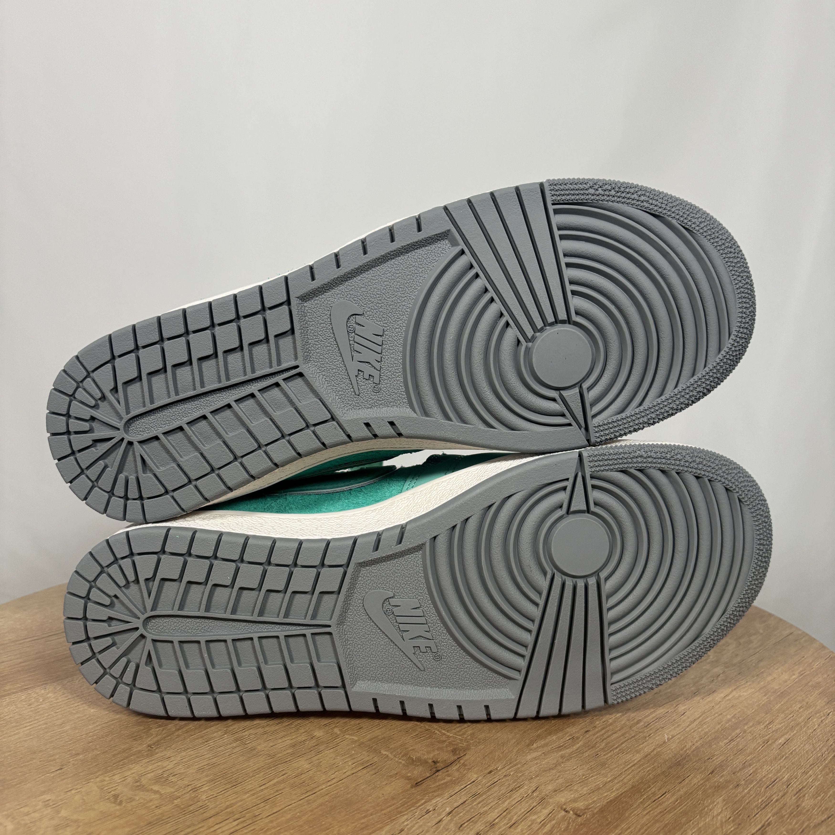 Jordan Brand Corporate x Air Jordan Air Ship PE SP DS 9.5M Size US 9.5 / EU 42-43 - 3 Thumbnail