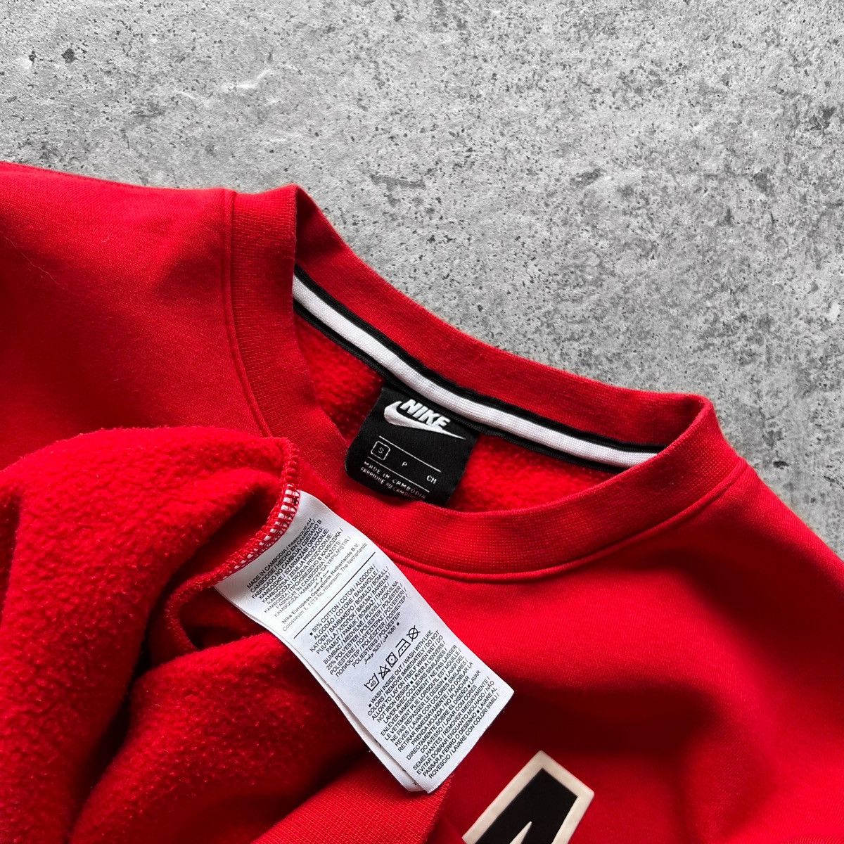 Nike Nike Air NSW Mens Red Long Sleeve Sweatshirt Center Logo Size US S / EU 44-46 / 1 - 6 Thumbnail