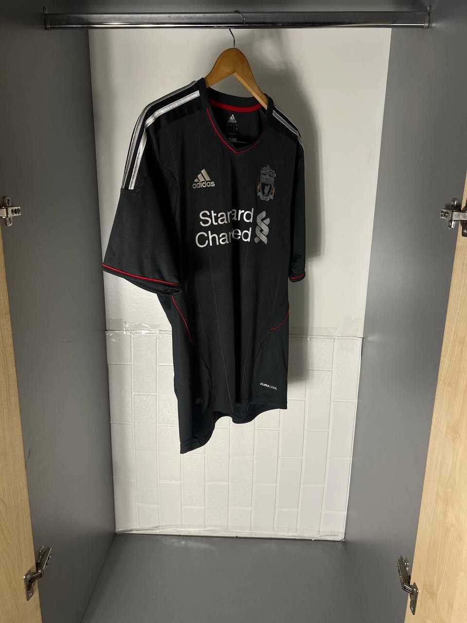 Adidas VINTAGE ADIDAS FC LIVERPOOL ENGLAND SOCCER JERSEY RETRO Y2K Size US L / EU 52-54 / 3 - 5 Thumbnail
