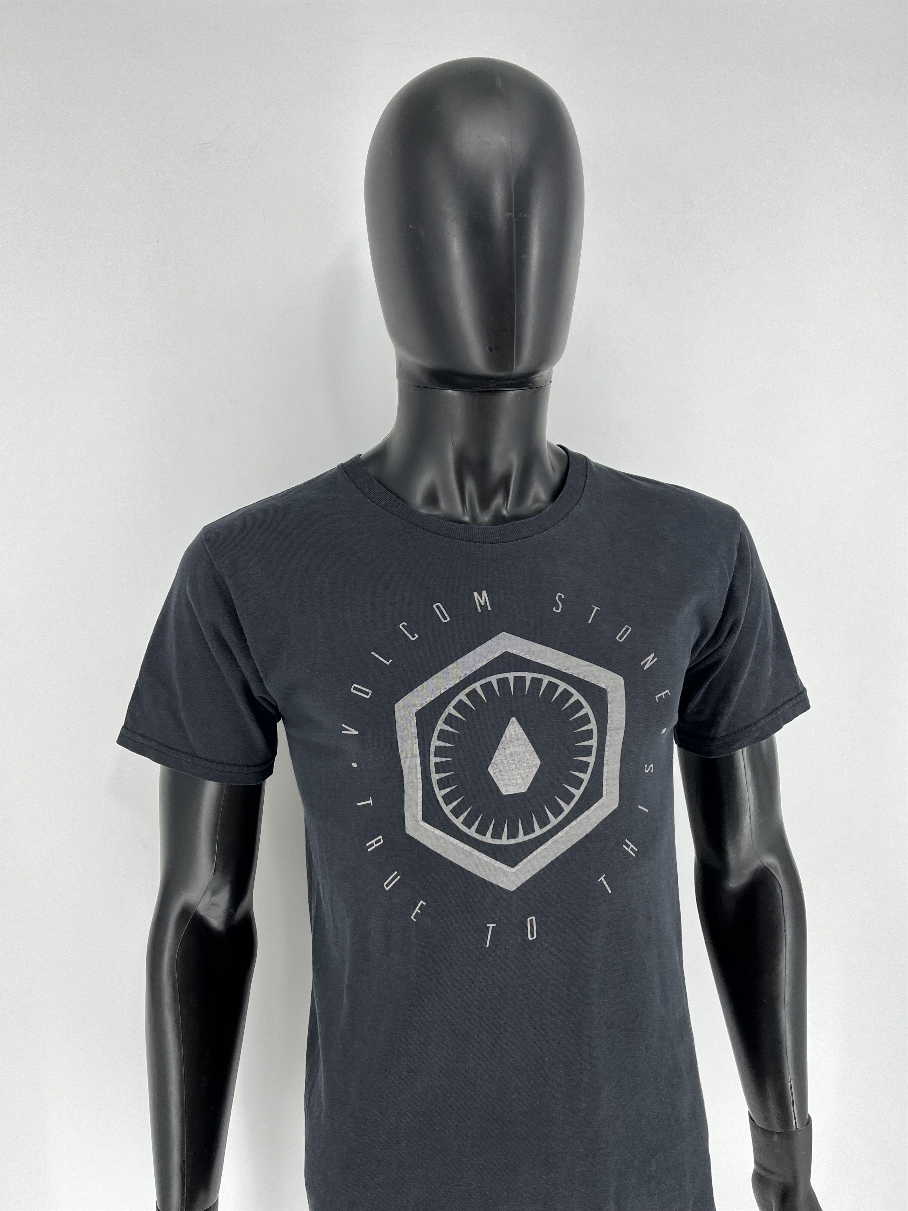 Band Tees × Volcom Vintage Y2K Volcom Stone Skateboard Pin Logo Design Tshirt Size US S / EU 44-46 / 1 - 3 Thumbnail