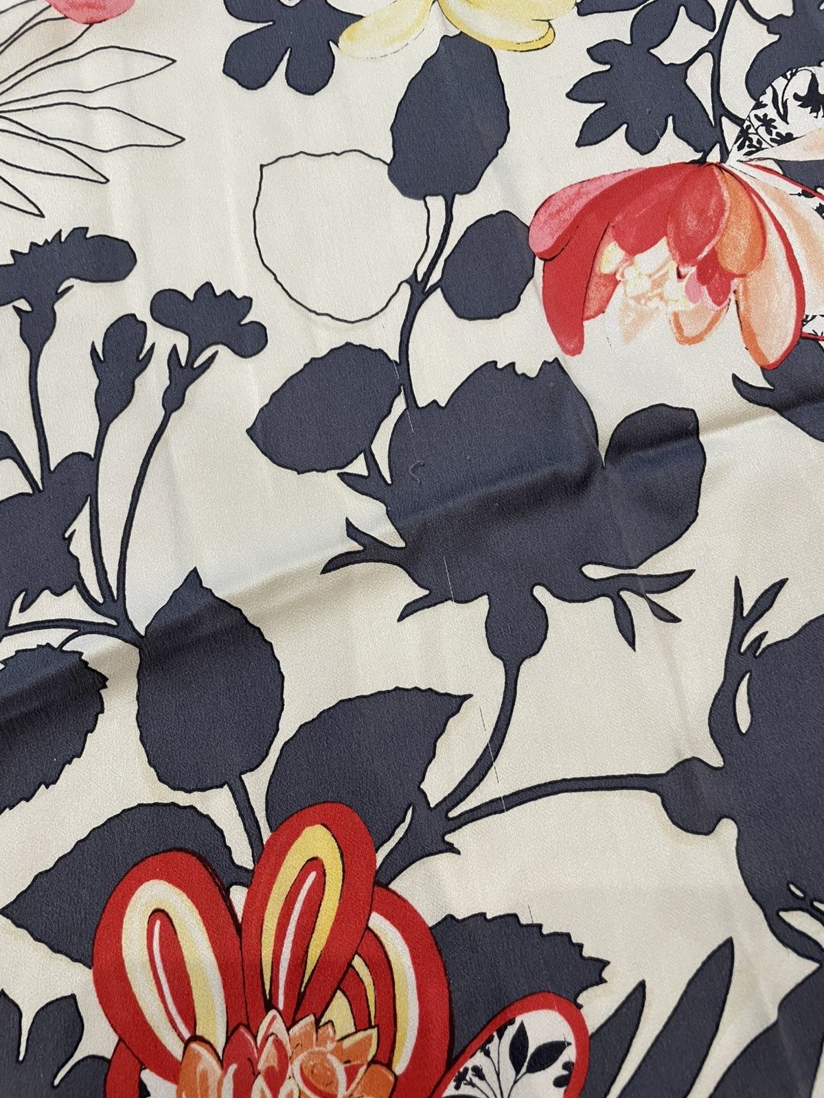 Trussardi Trussardi silk scarf flower Size ONE SIZE - 9 Thumbnail