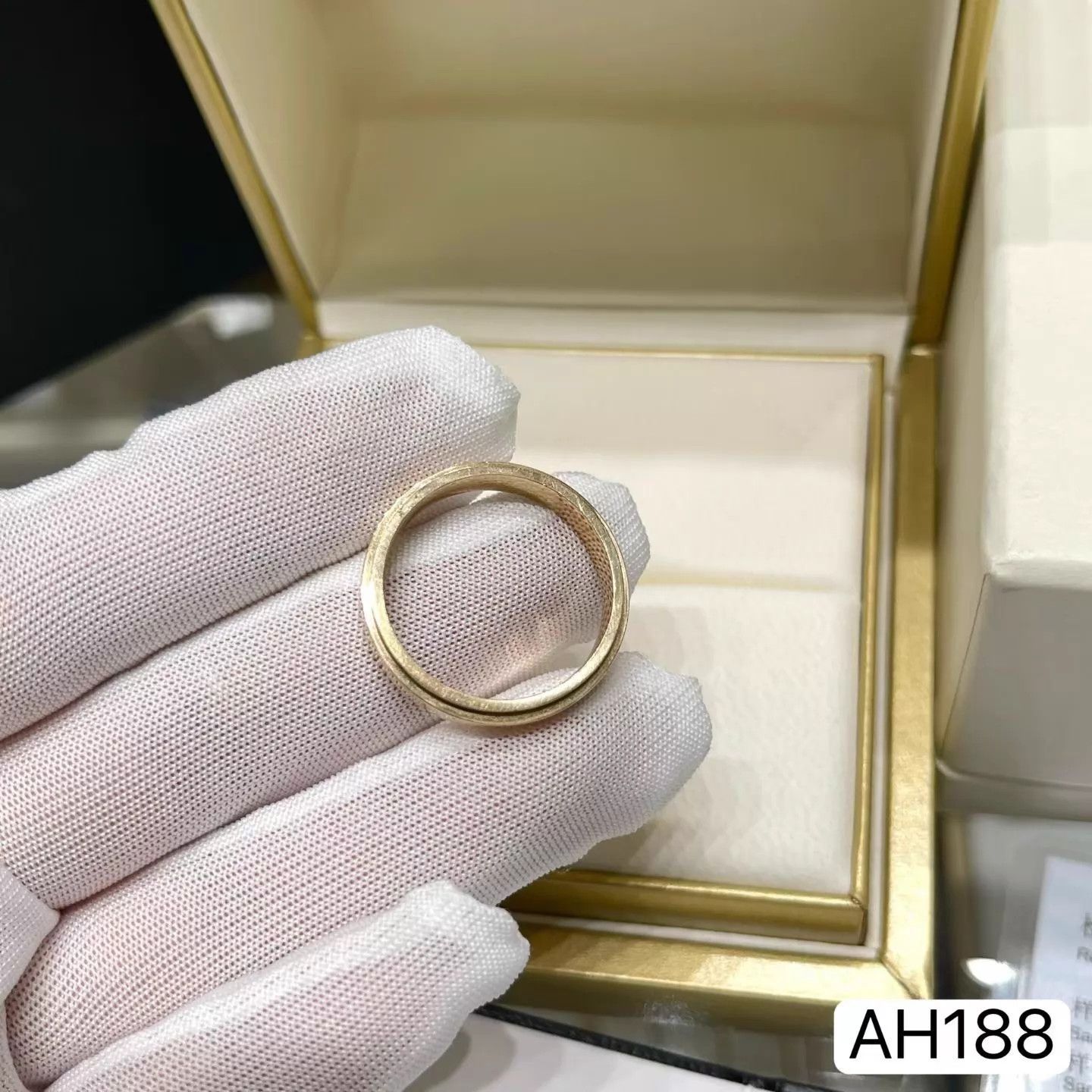 Piaget Piaget Possession Rose Gold Ring 64 4.8mm Full Set Size ONE SIZE - 6 Thumbnail