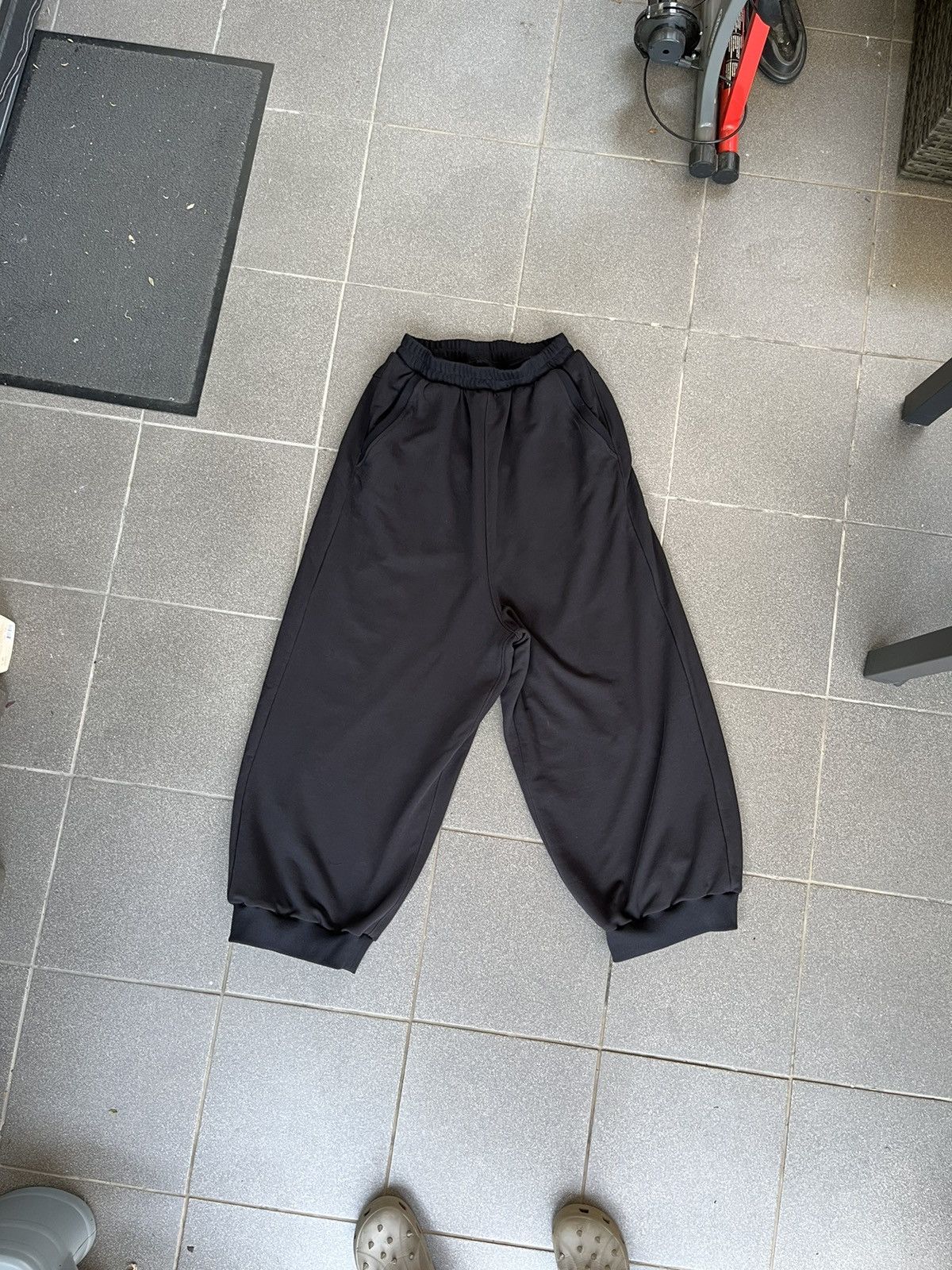Other Black cuffed baggy double layered sweatpants Size US 33 - 1 Thumbnail
