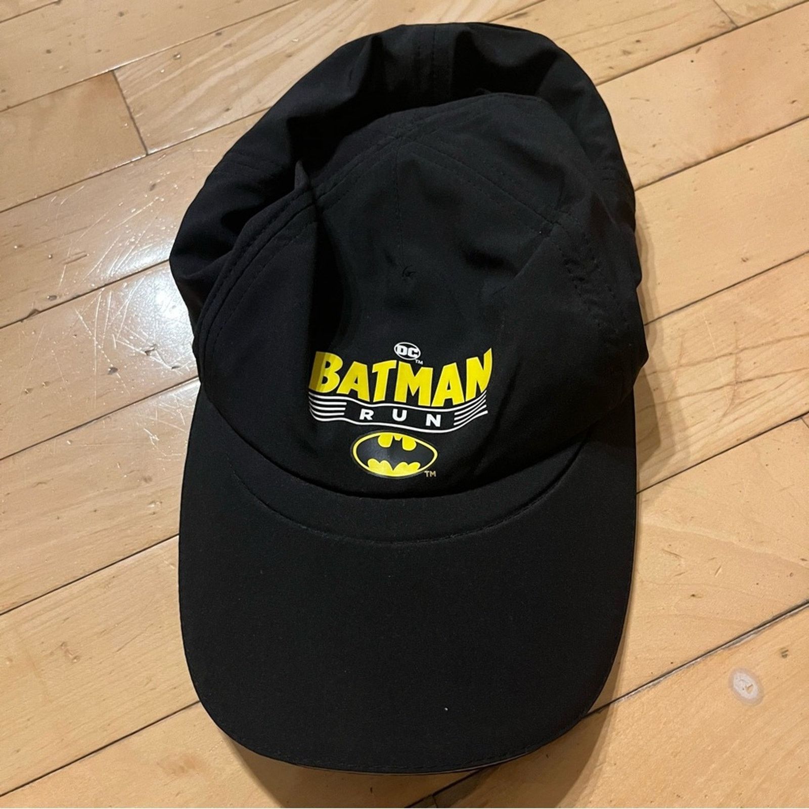 DC DC Batman Run Cap Strap-Back Lightweight Black Unisex Size ONE SIZE - 1 Thumbnail