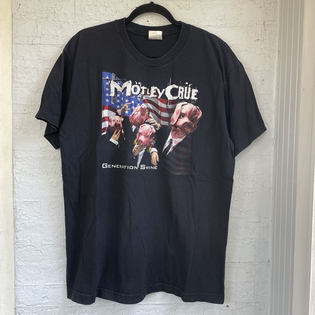 Vintage Vintage Motley Crue shirt Size US XL / EU 56 / 4 - 1 Thumbnail