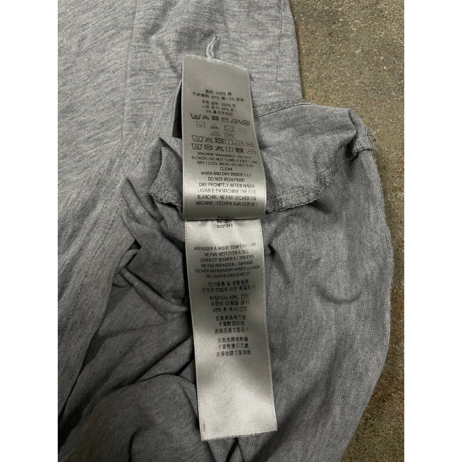 Burberry Burberry TB Logo Grey Tee Used Large Size US L / EU 52-54 / 3 - 5 Thumbnail