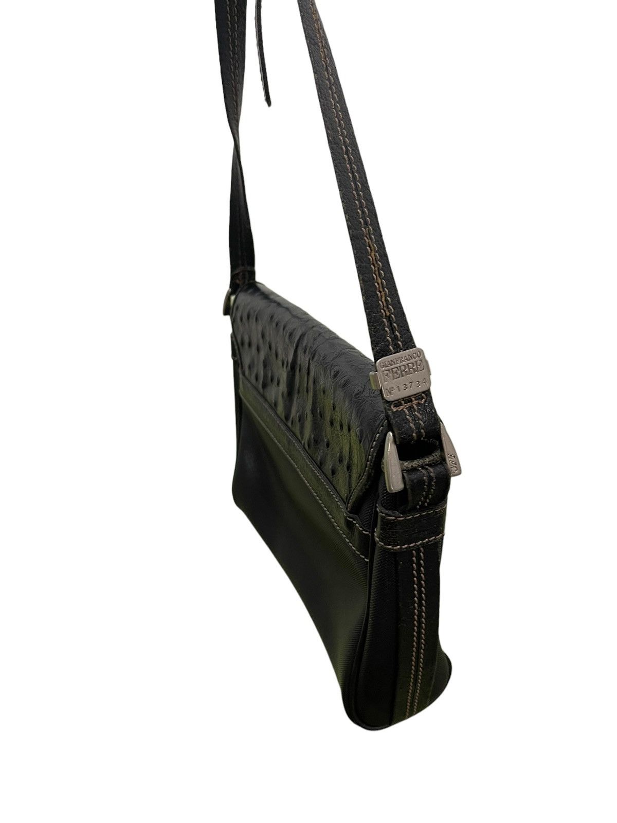 Gianfranco Ferre Cross Body Vtg Gianfranco Ferre Leather Sling Bag 2🟩 Size ONE SIZE - 3 Thumbnail