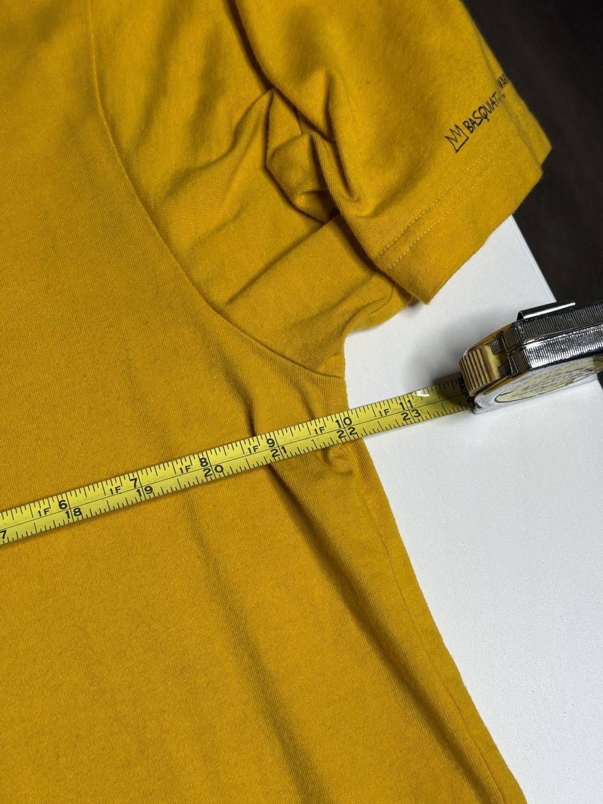 Uniqlo Uniqlo Batman & Robin Basquiat Tee “Yellow” [M] PREOWNED Size US M / EU 48-50 / 2 - 7 Thumbnail